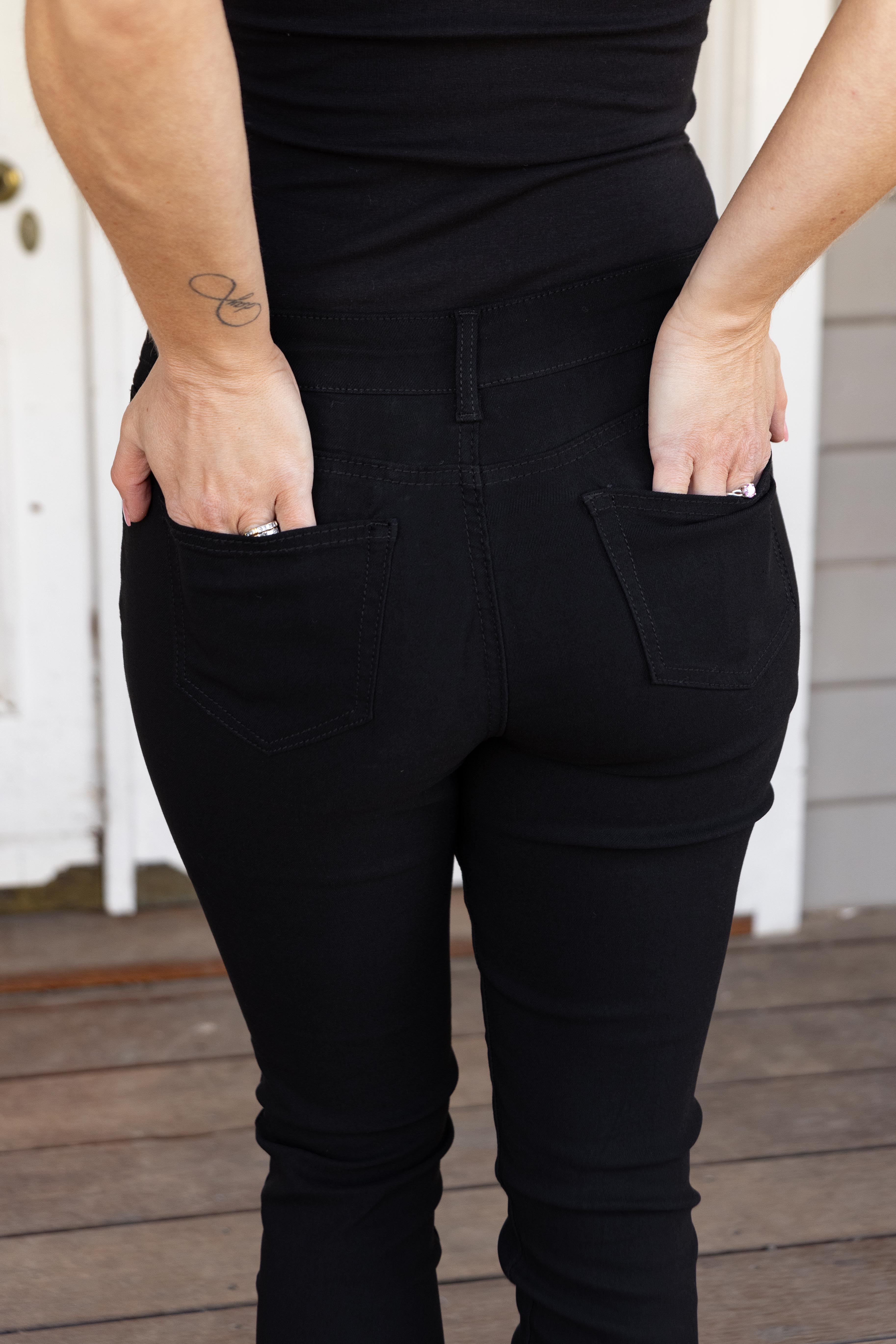 Tyler Jeans in Black - Image 5