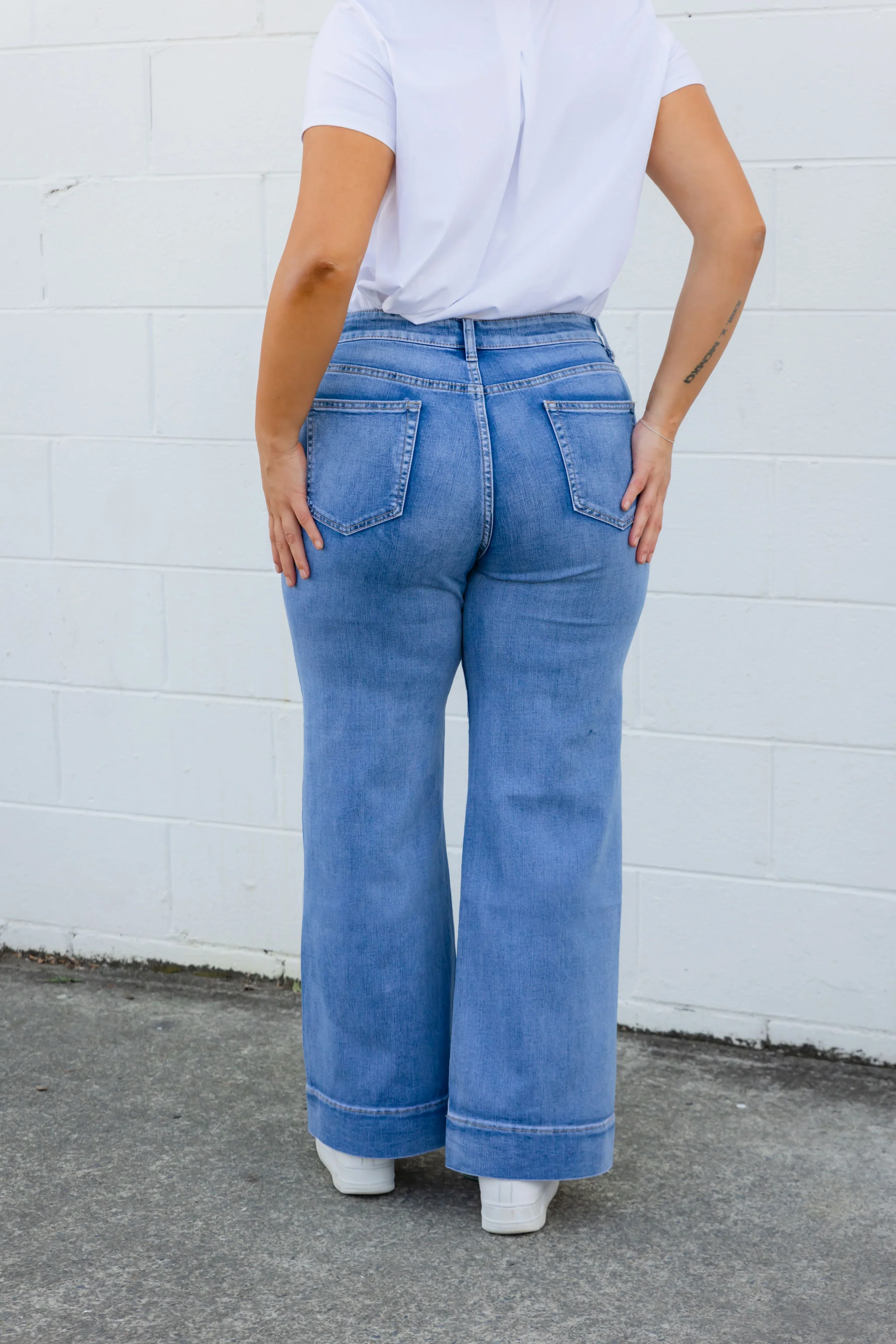 Elton High Waisted Retro Jeans - Image 15