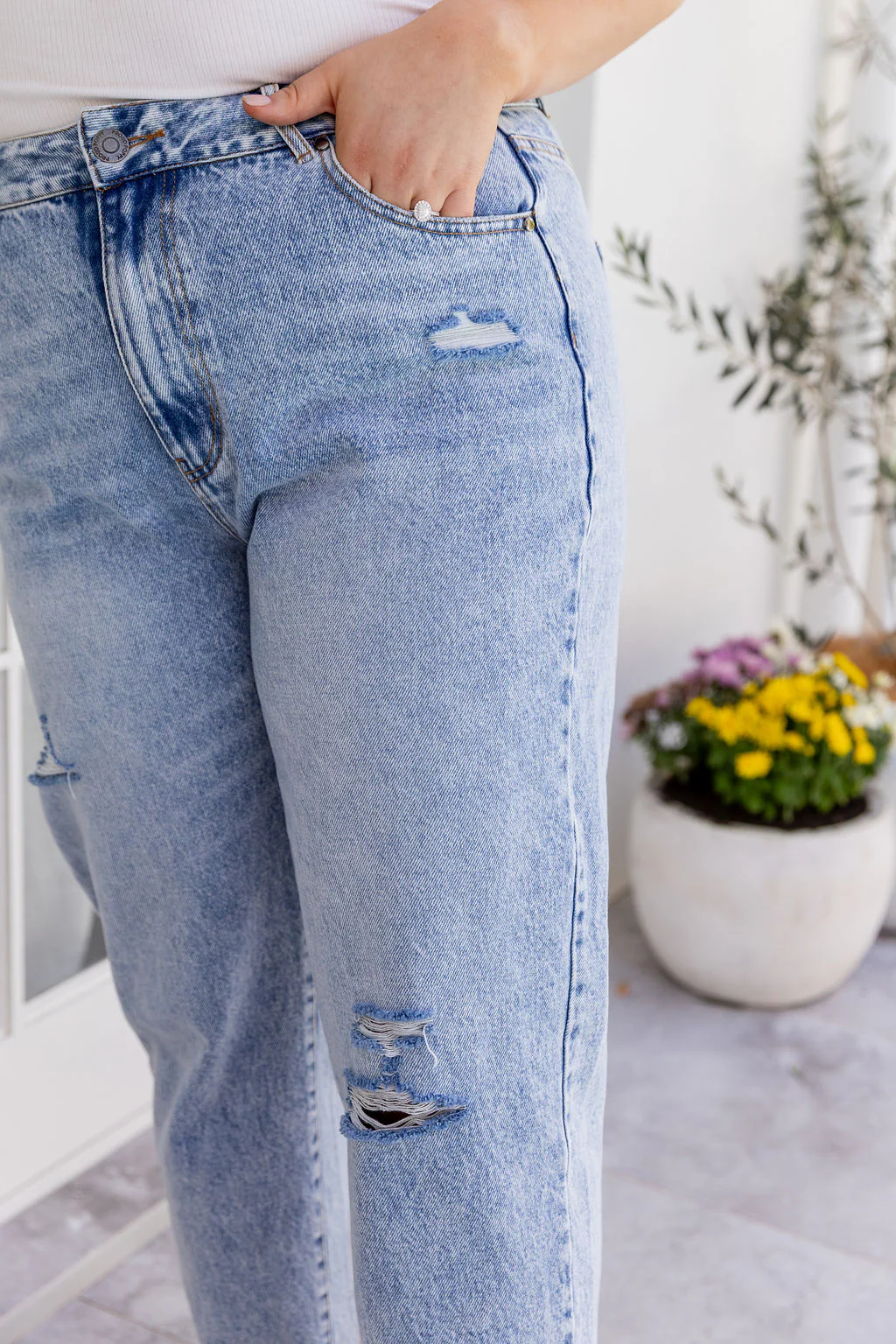 Cerys Jeans in Light Blue Acid Wash - Image 19