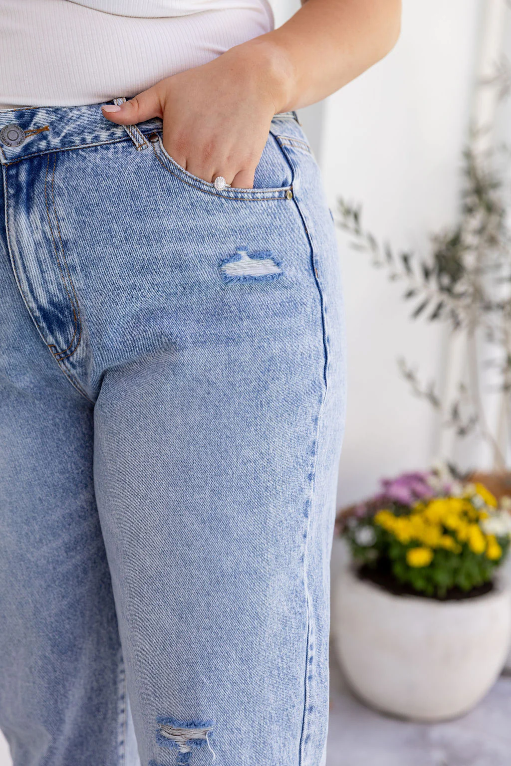 Cerys Jeans in Light Blue Acid Wash - Image 4