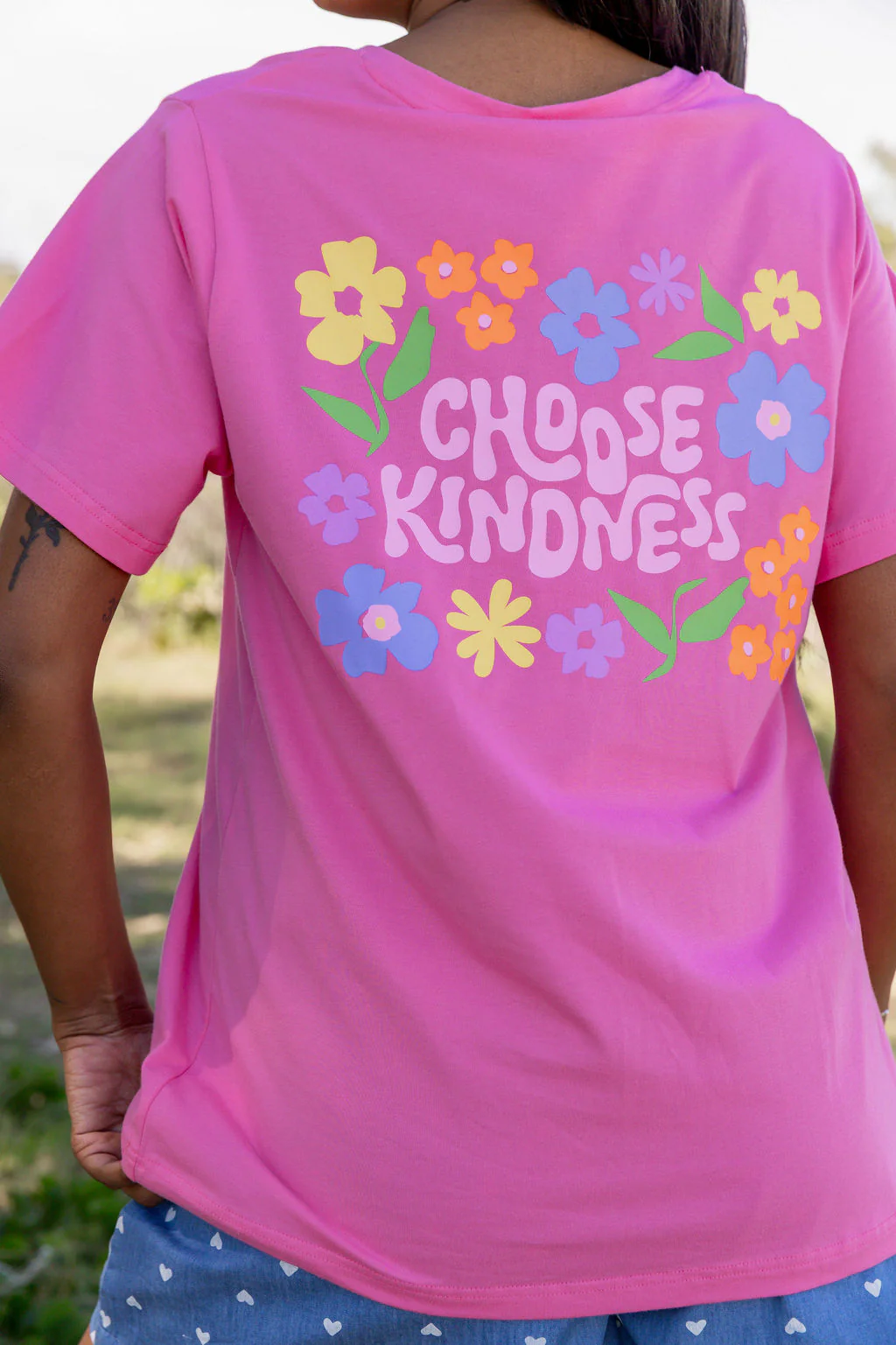 Choose Kindness V-Neck Tee in Pink - Image 4