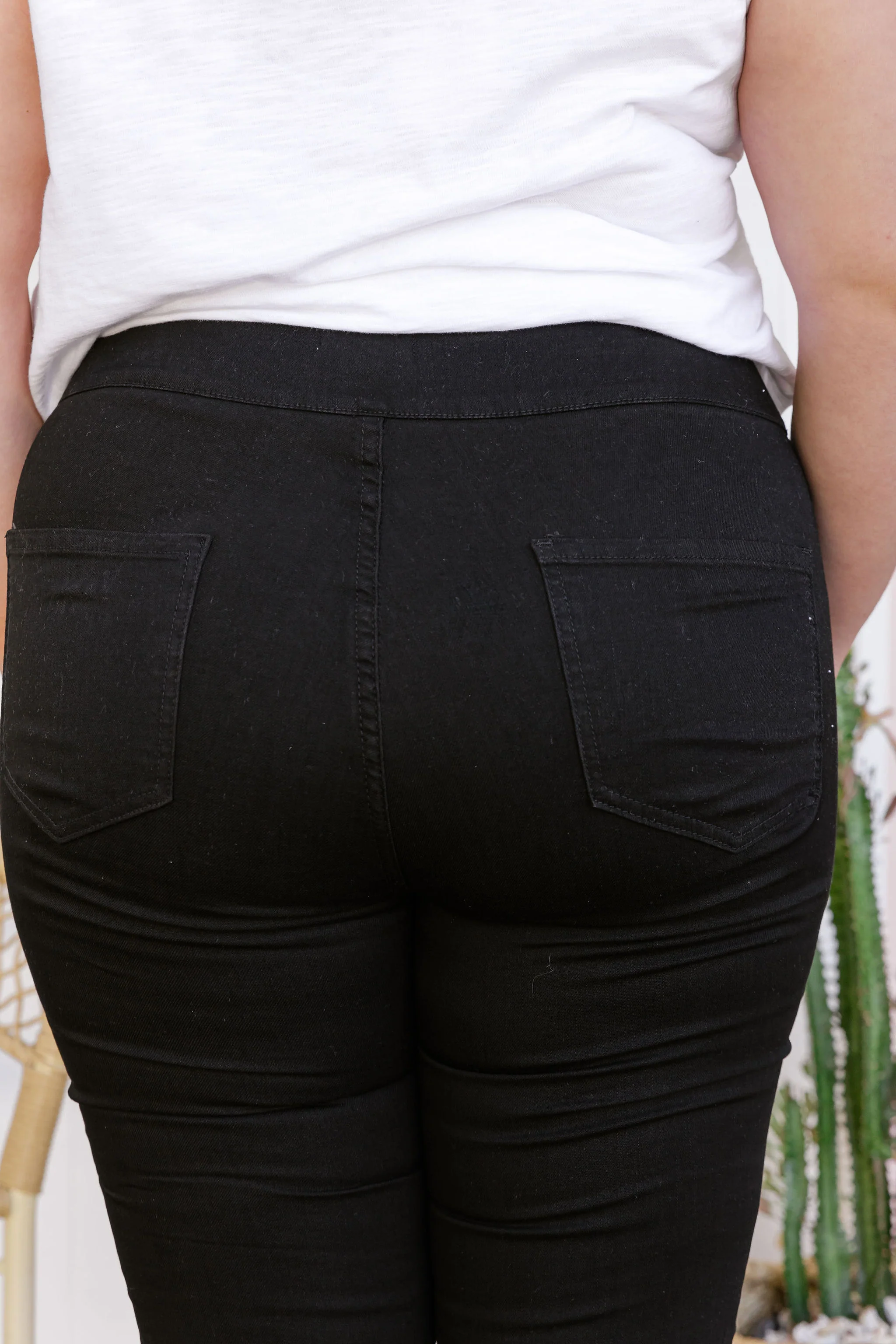 Corey Pull on Jeans in Black - Image 12
