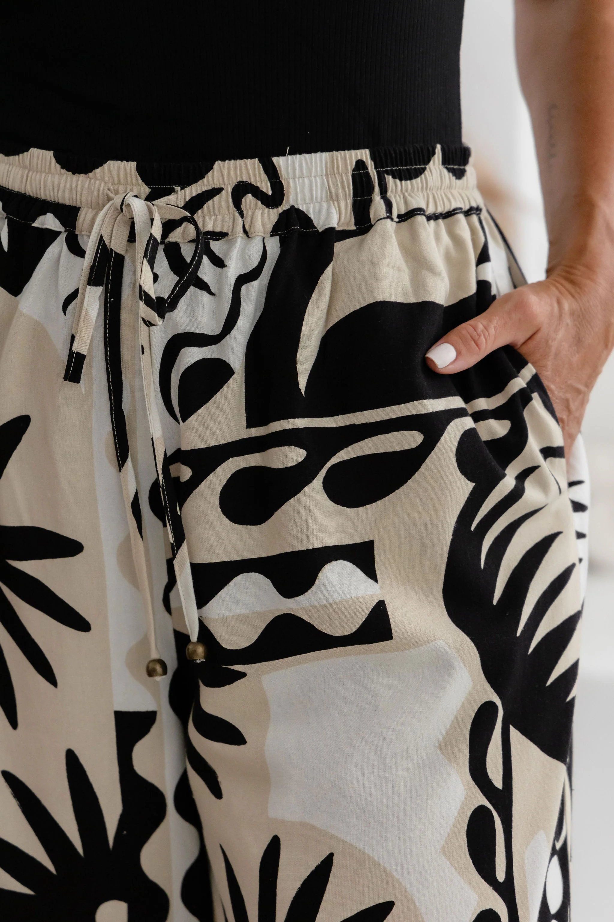 Gina Linen Blend Pant in Neptune - Image 2