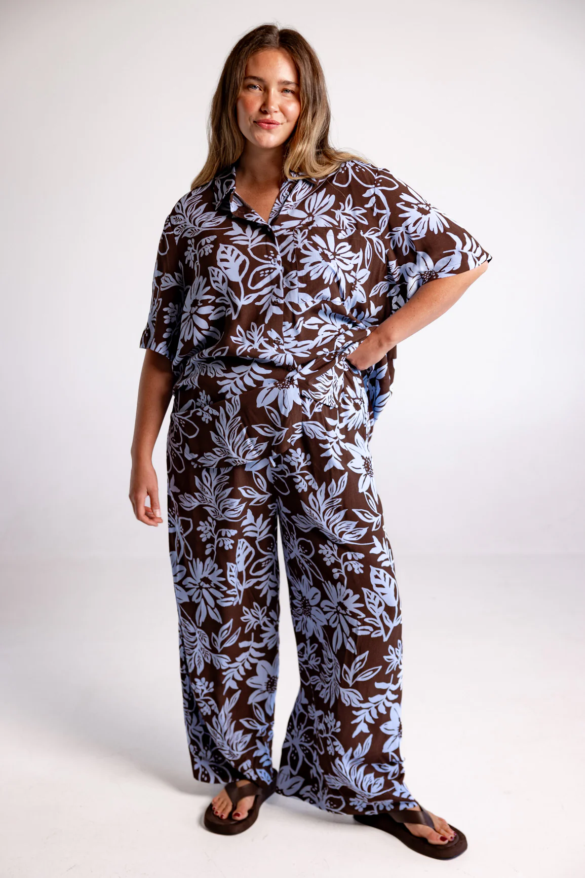 Gina Pants in in Blue Lani Chocolate - Image 12