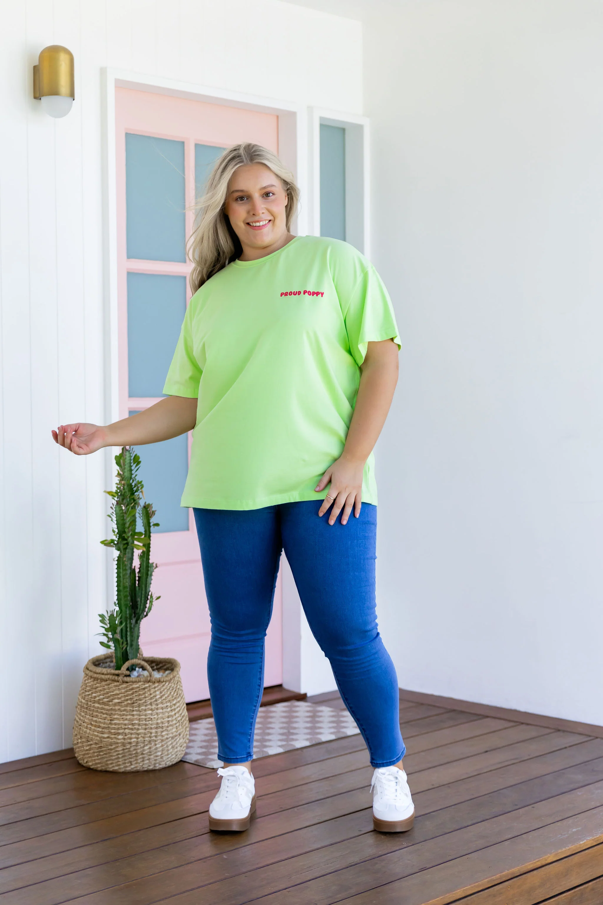 Good Vibes Tee in Apple - Image 11