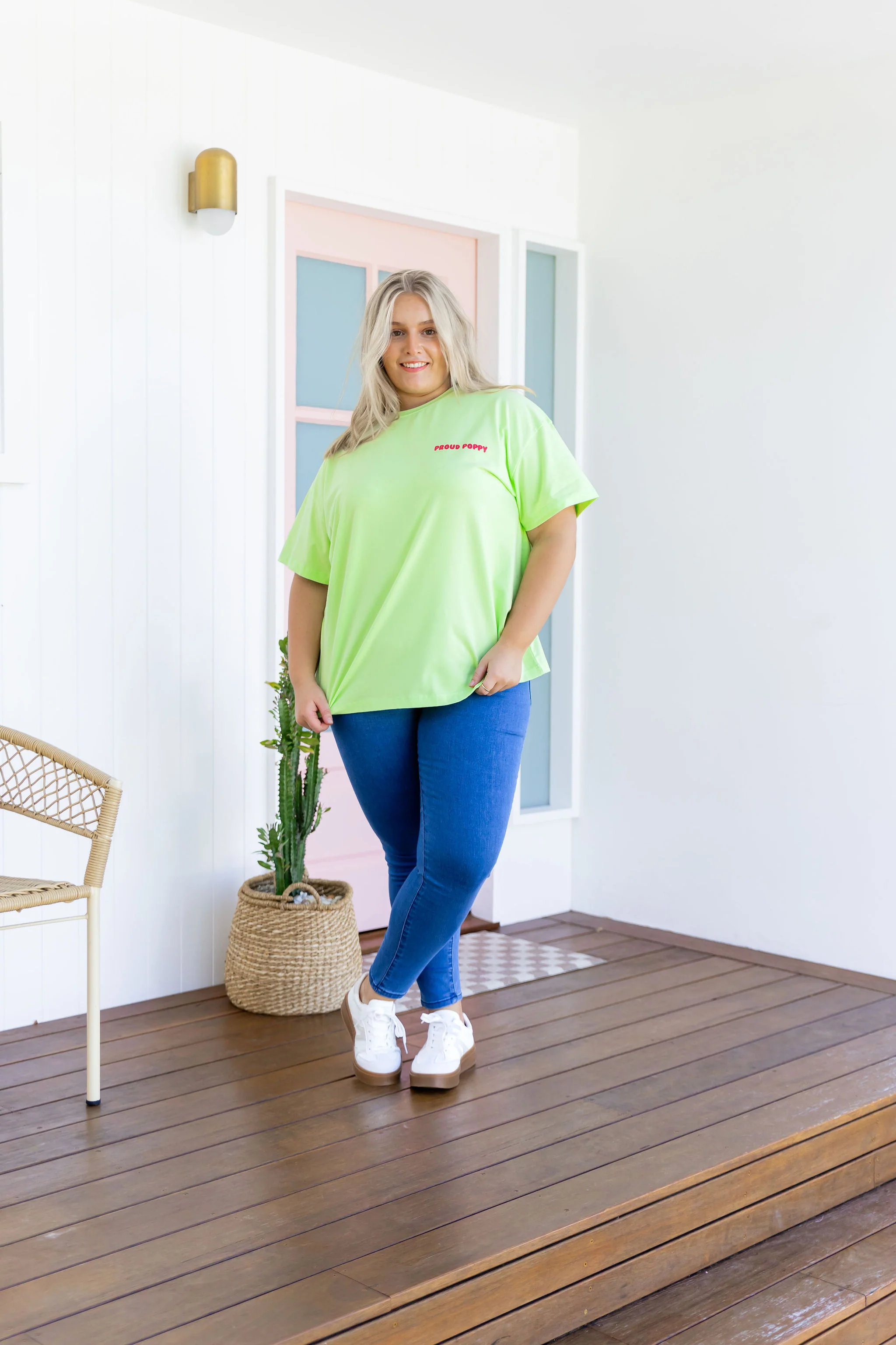 Good Vibes Tee in Apple - Image 13