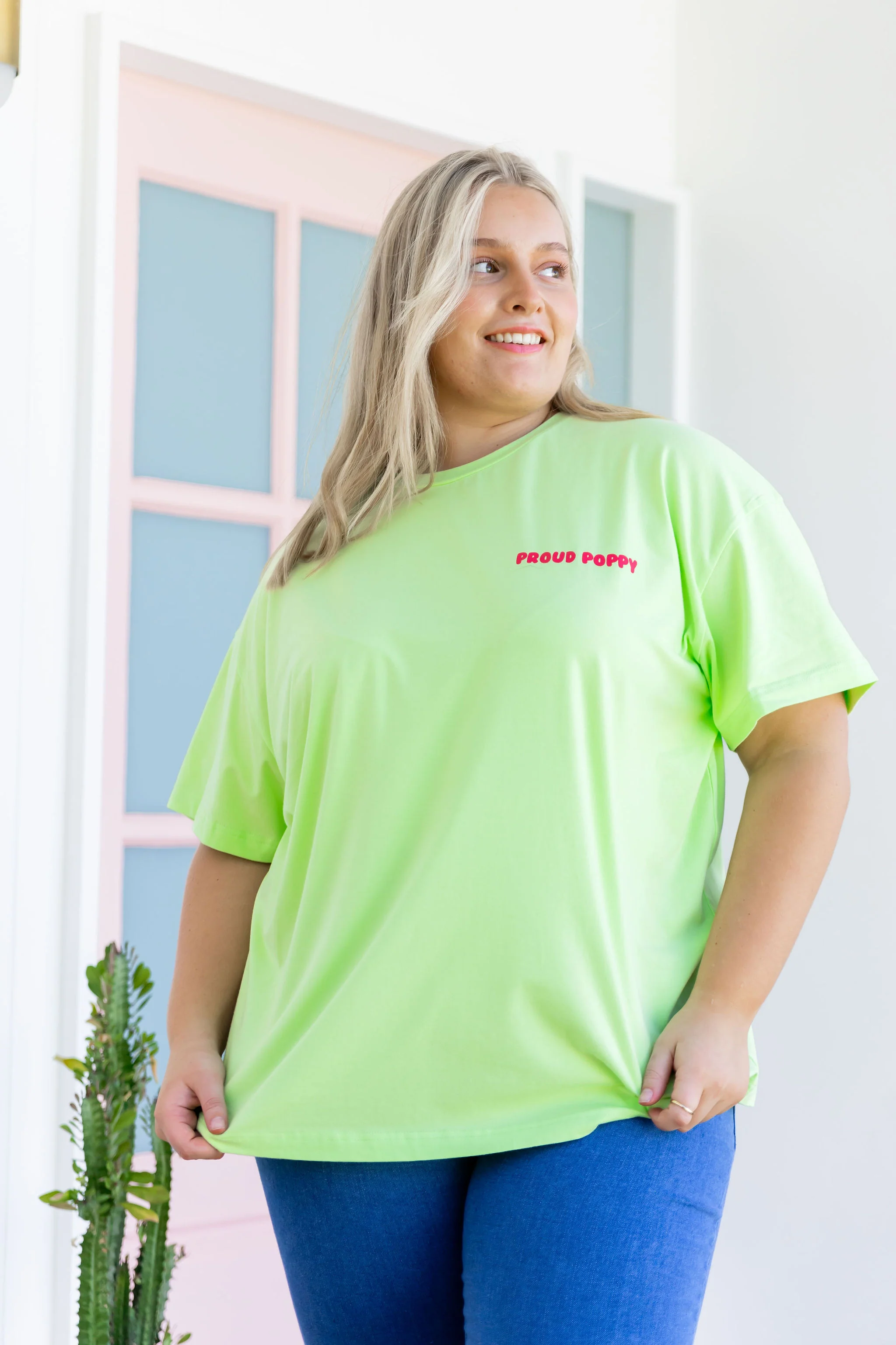 Good Vibes Tee in Apple - Image 14