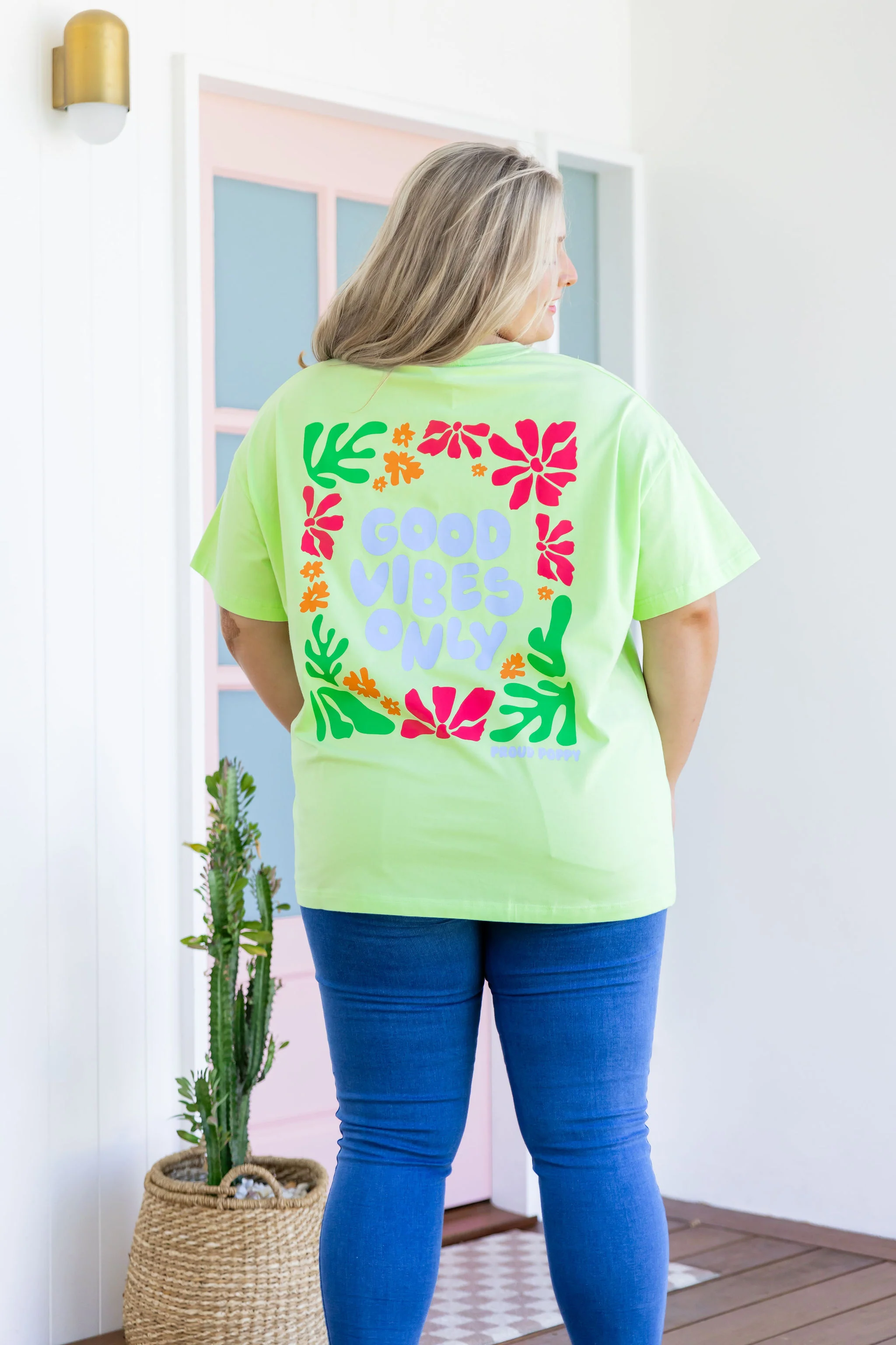 Good Vibes Tee in Apple - Image 17