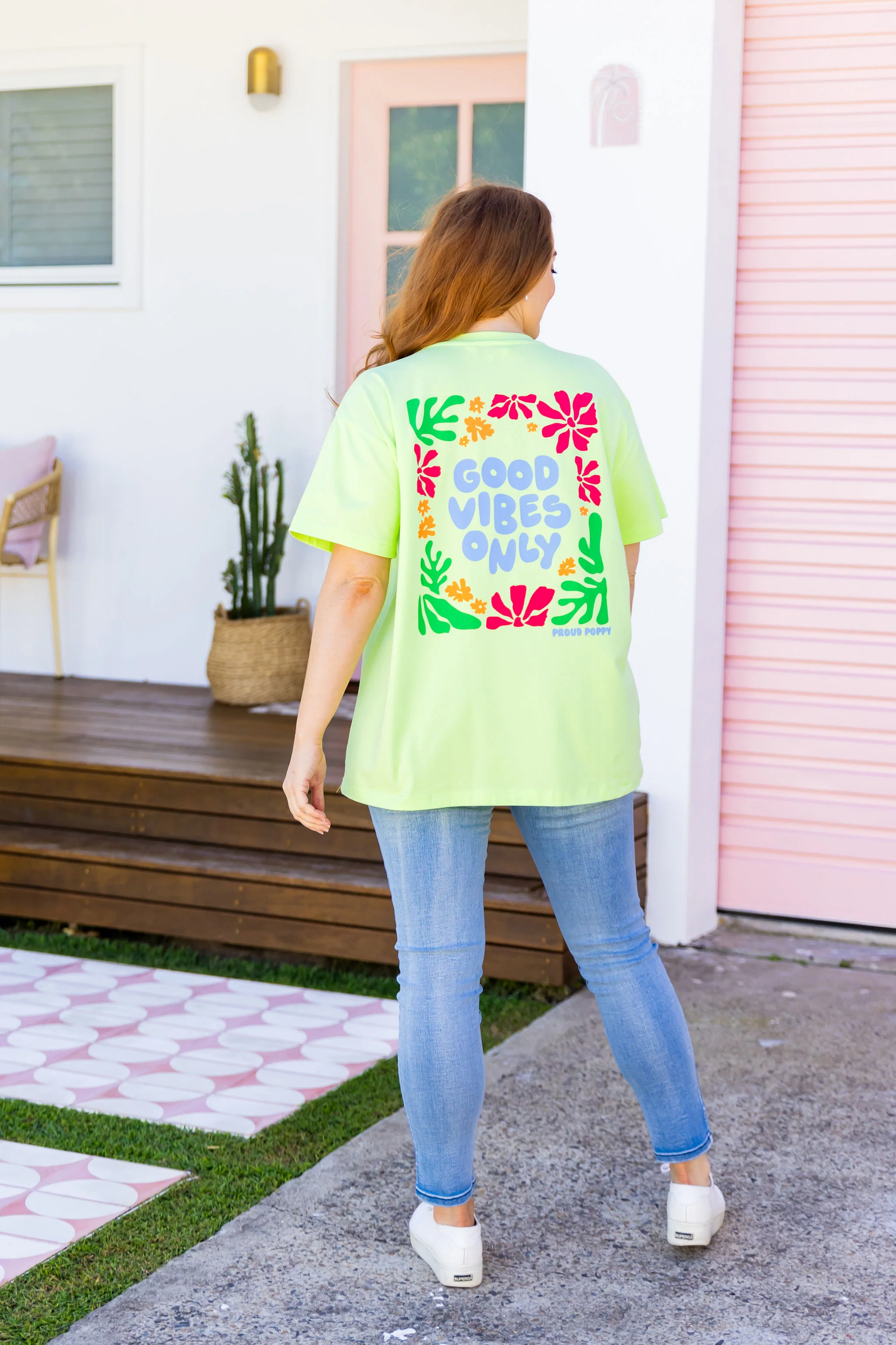 Good Vibes Tee in Apple - Image 6