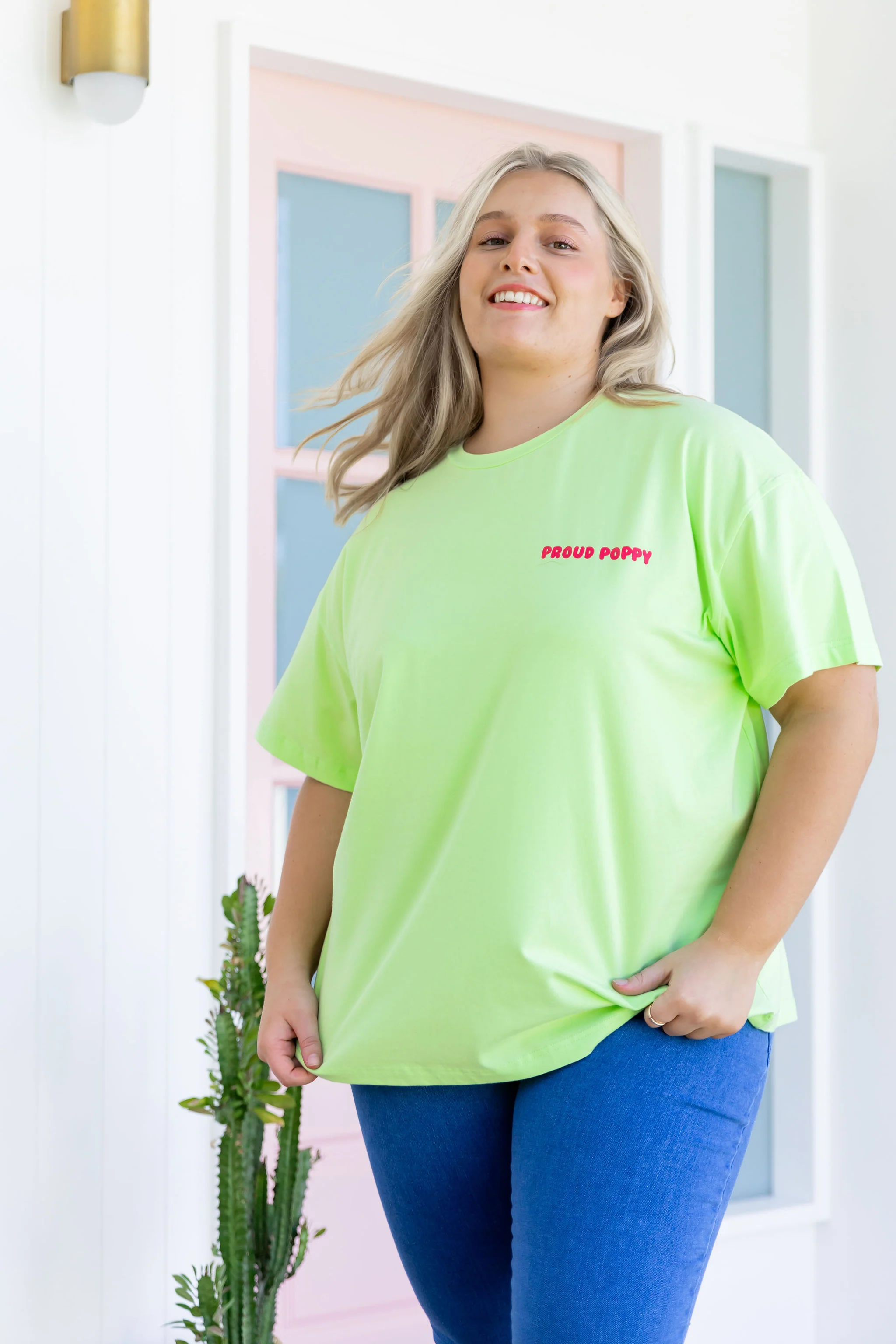 Good Vibes Tee in Apple - Image 7