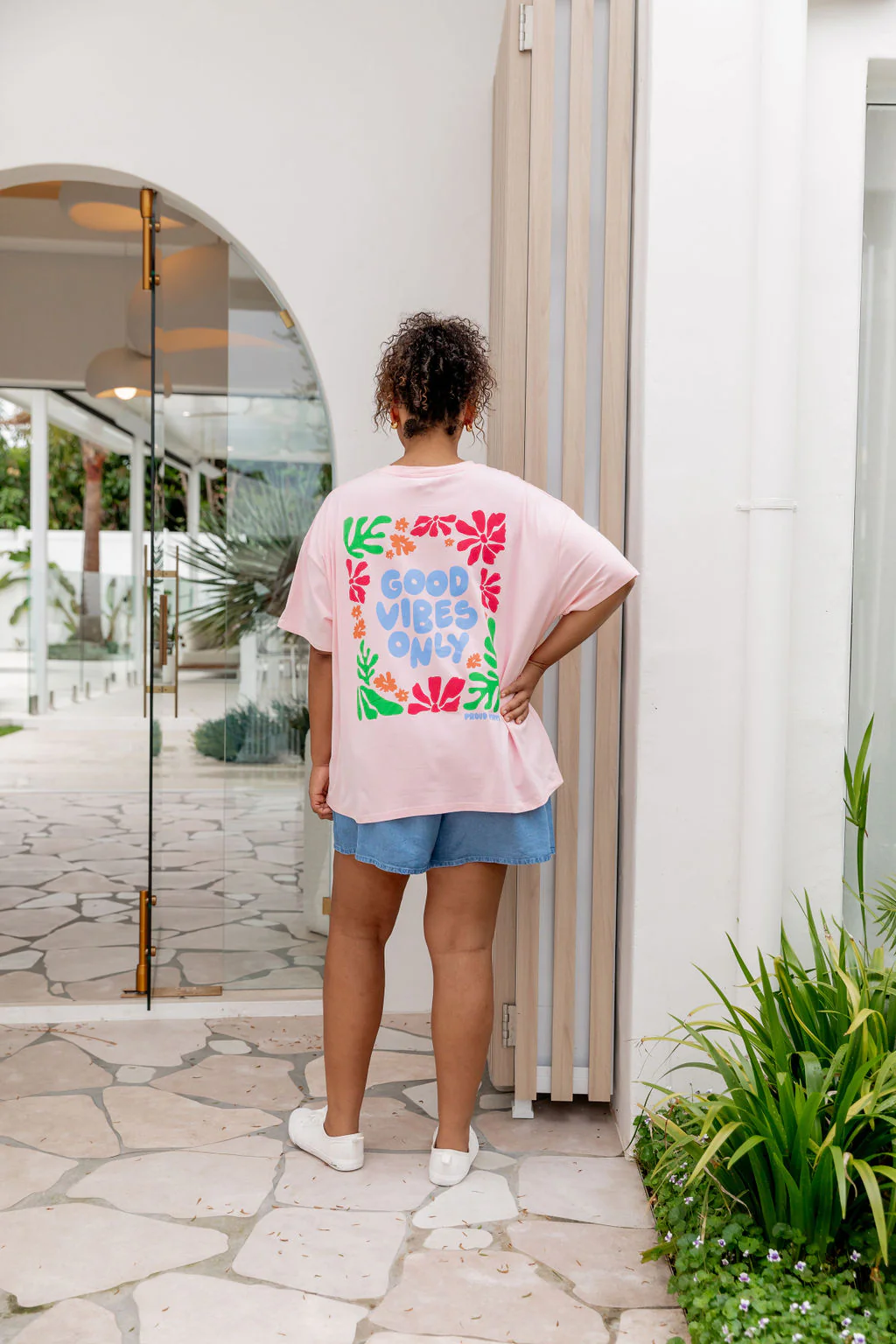 Good Vibes Tee in Pink - Image 33