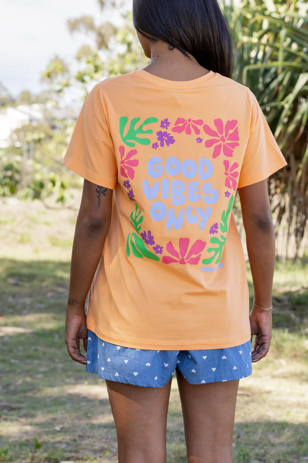 Good Vibes V-Neck Tee in Peach - Image 9