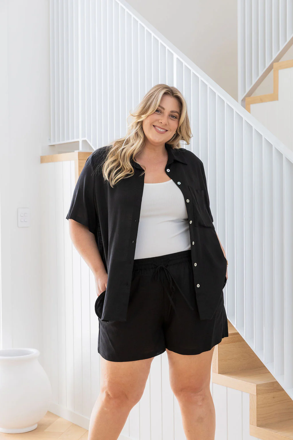 Harlow Linen Blend Shorts in Black - Image 10