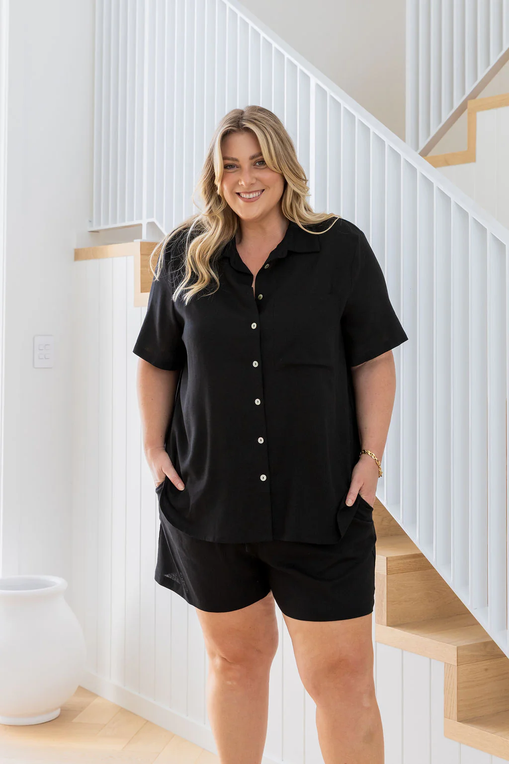 Harlow Linen Blend Shorts in Black - Image 5