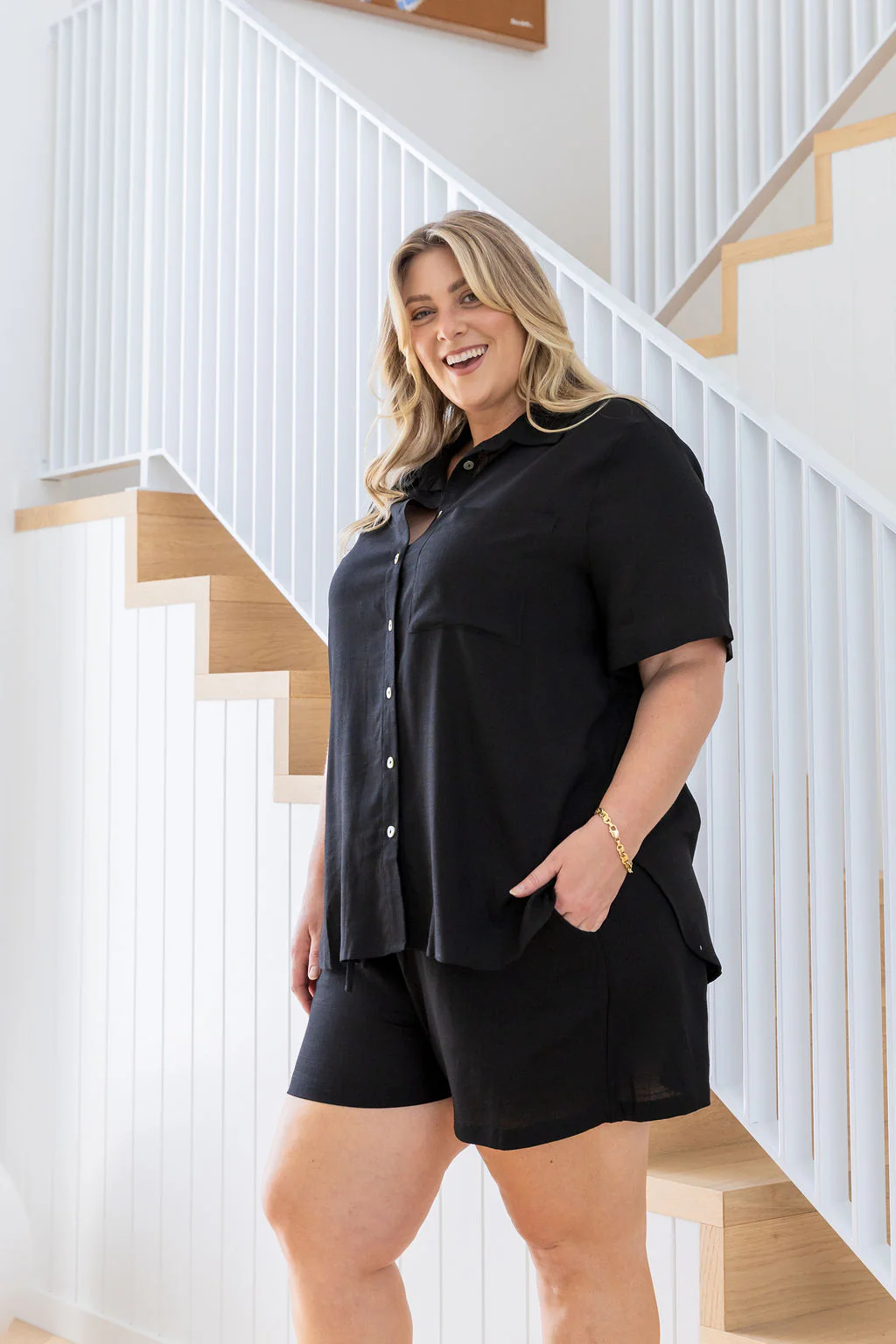 Harlow Linen Blend Shorts in Black - Image 6