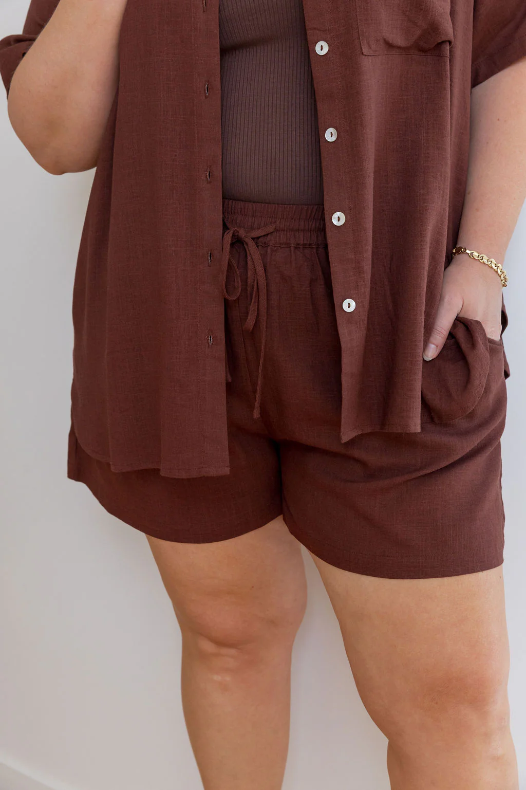 Harlow Linen Blend Shorts in Chocolate - Image 2