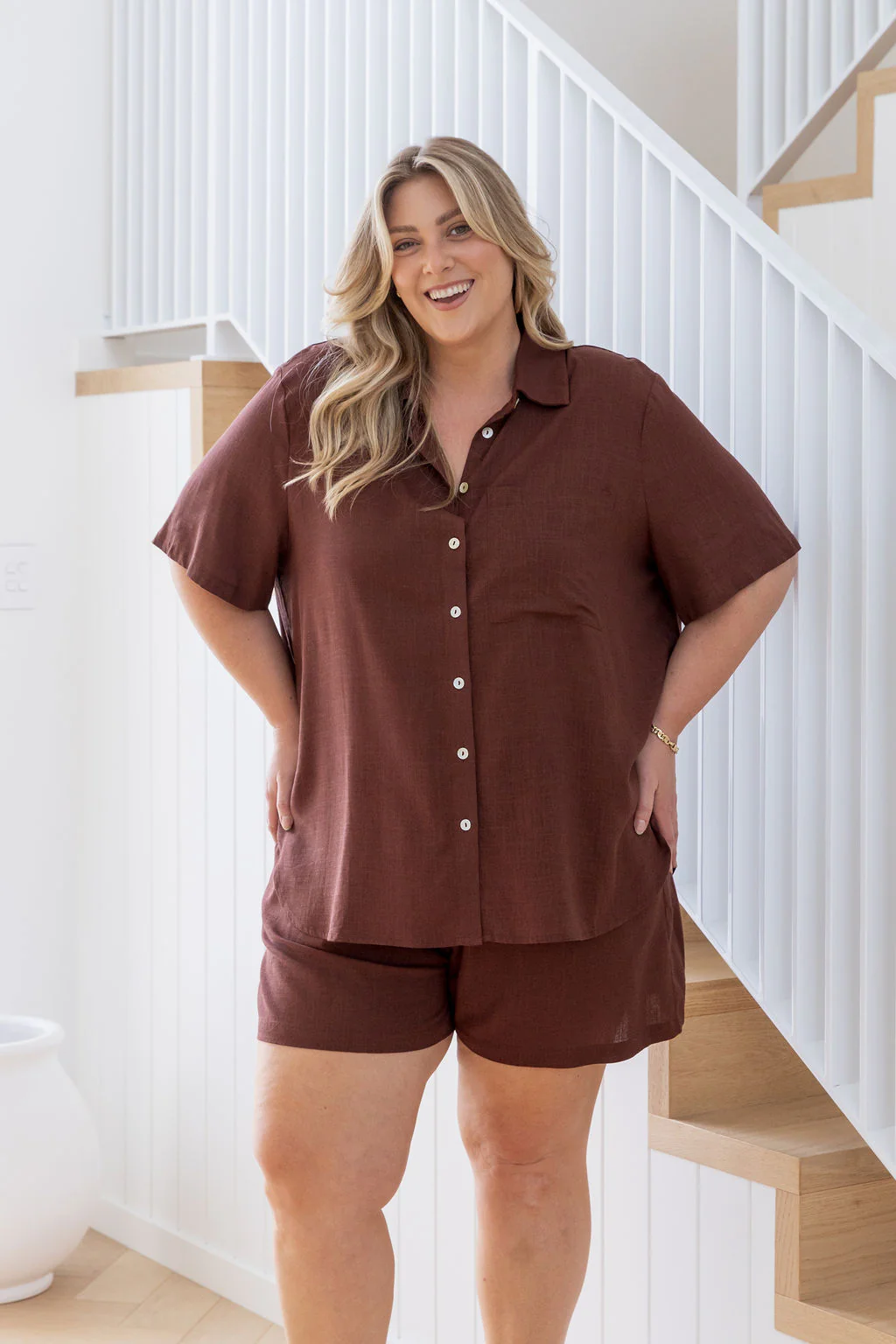 Harlow Linen Blend Shorts in Chocolate - Image 3