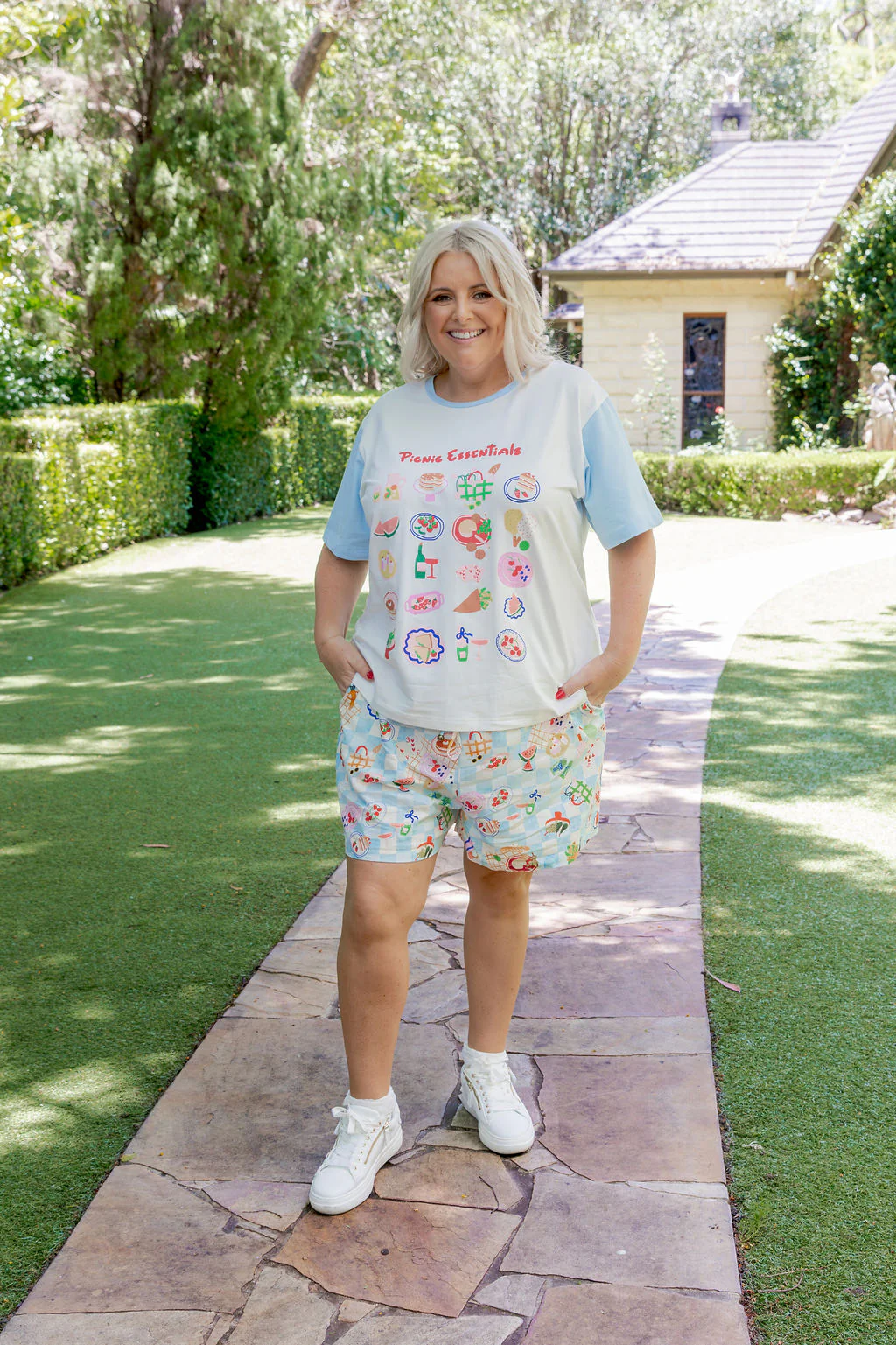 Harlow Linen Blend Shorts in Picnic - Image 15