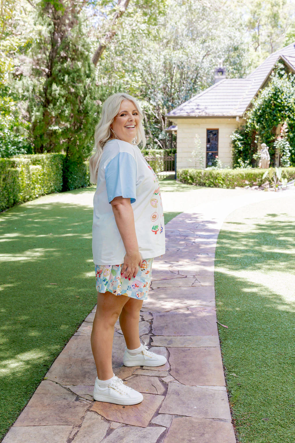 Harlow Linen Blend Shorts in Picnic - Image 19