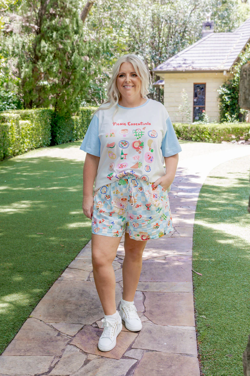 Harlow Linen Blend Shorts in Picnic - Image 20