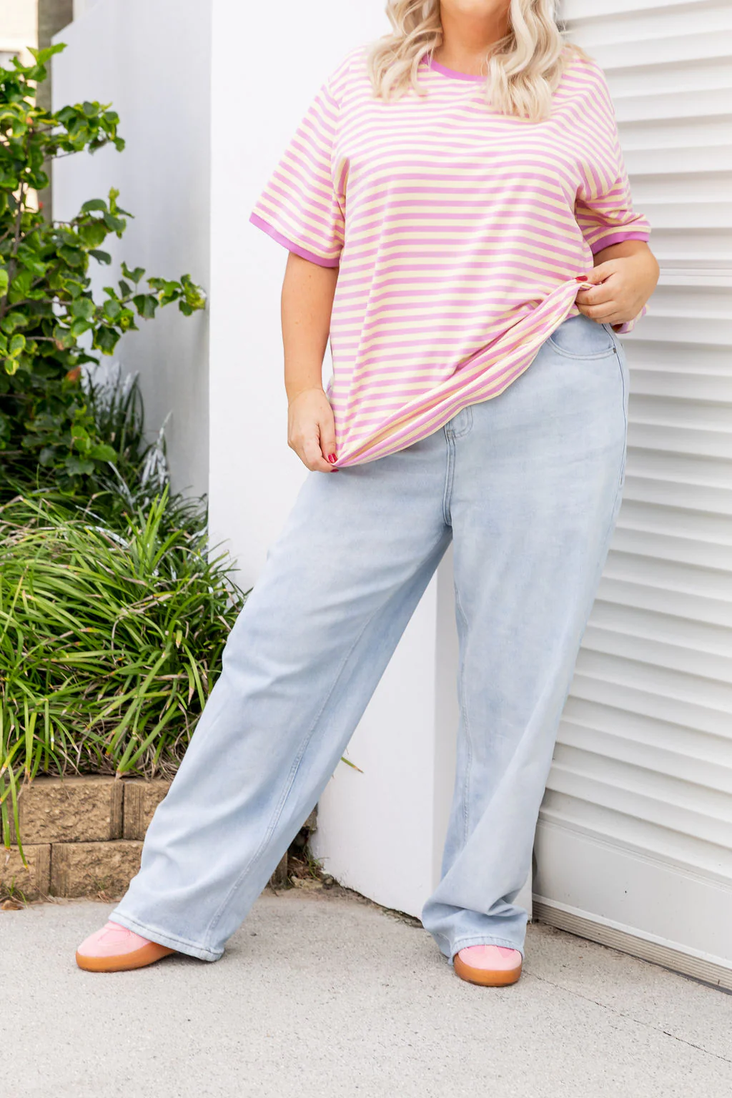 Jace Relaxed Jeans in Light Blue - Image 5