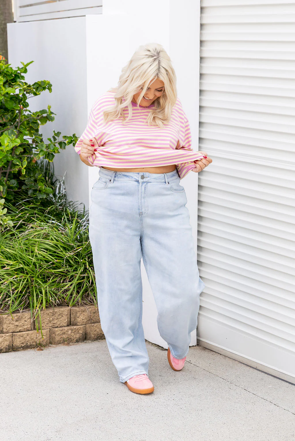 Jace Relaxed Jeans in Light Blue - Image 6