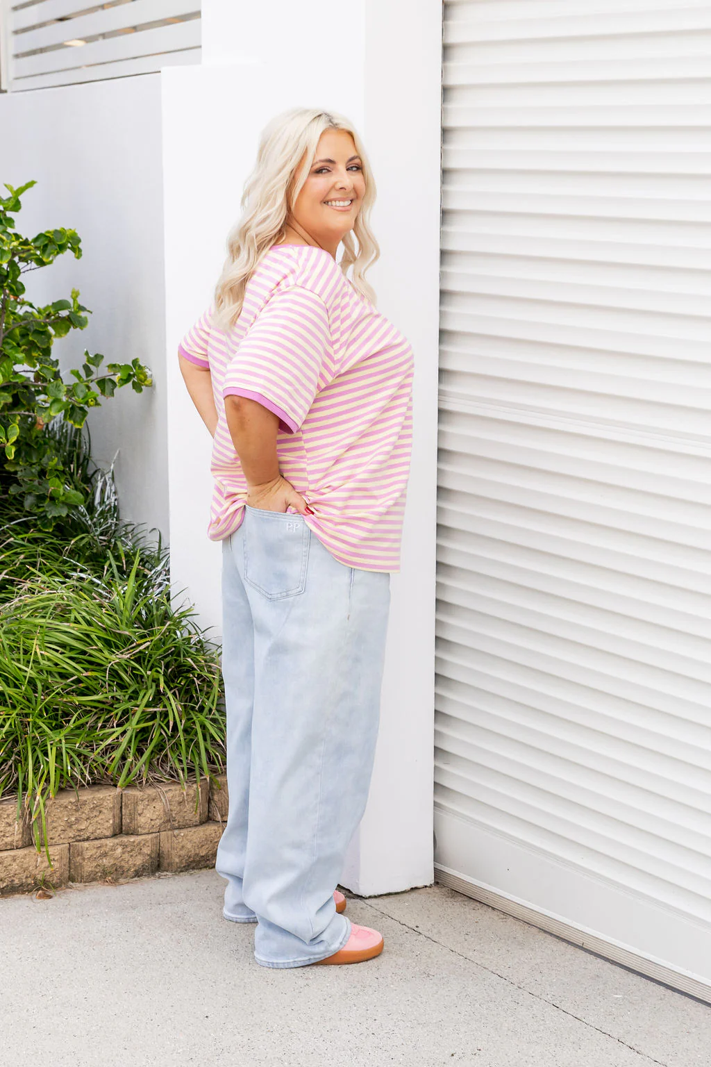 Jace Relaxed Jeans in Light Blue - Image 8