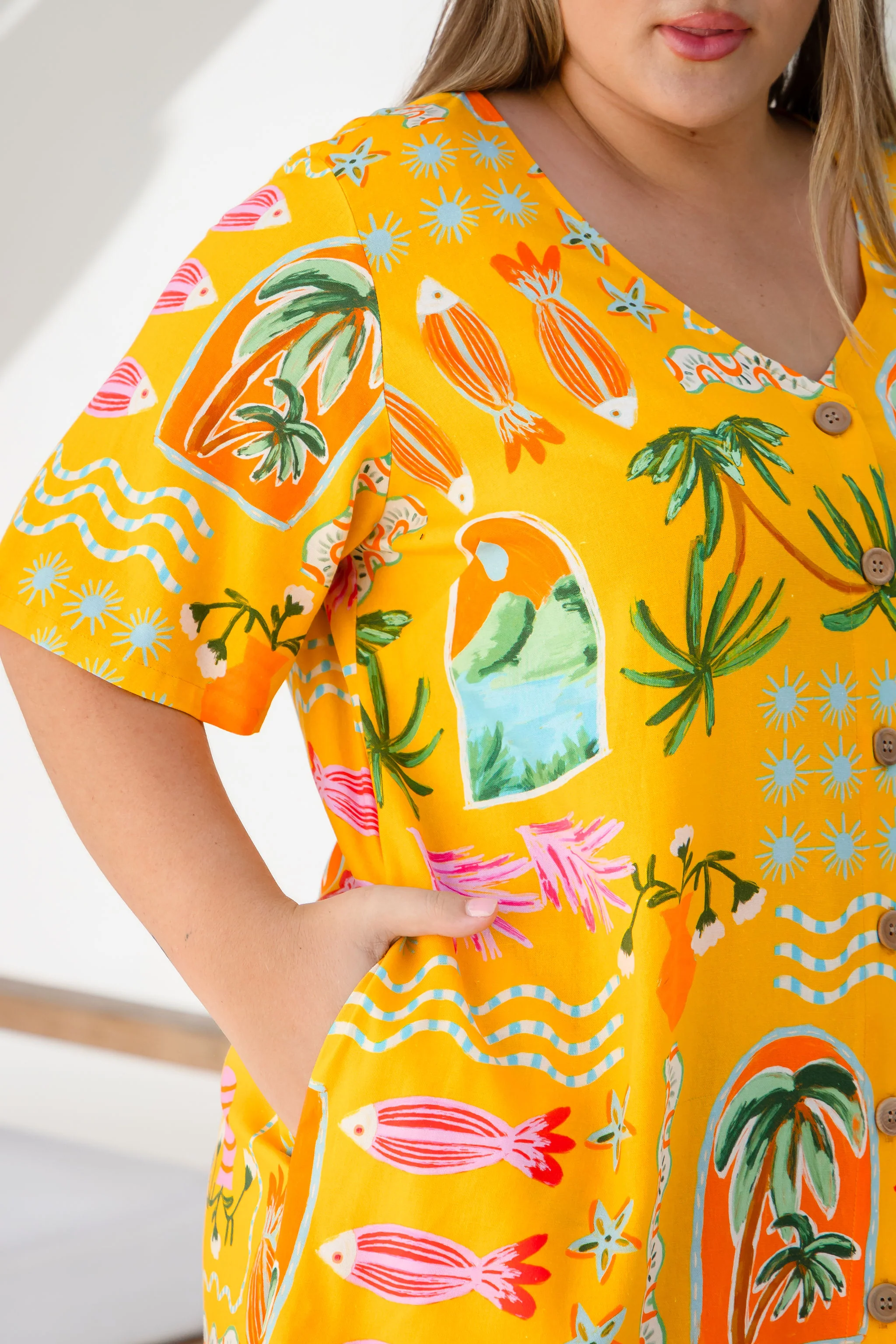 Jada Linen Blend Dress in Star Fish Fiesta - Image 5