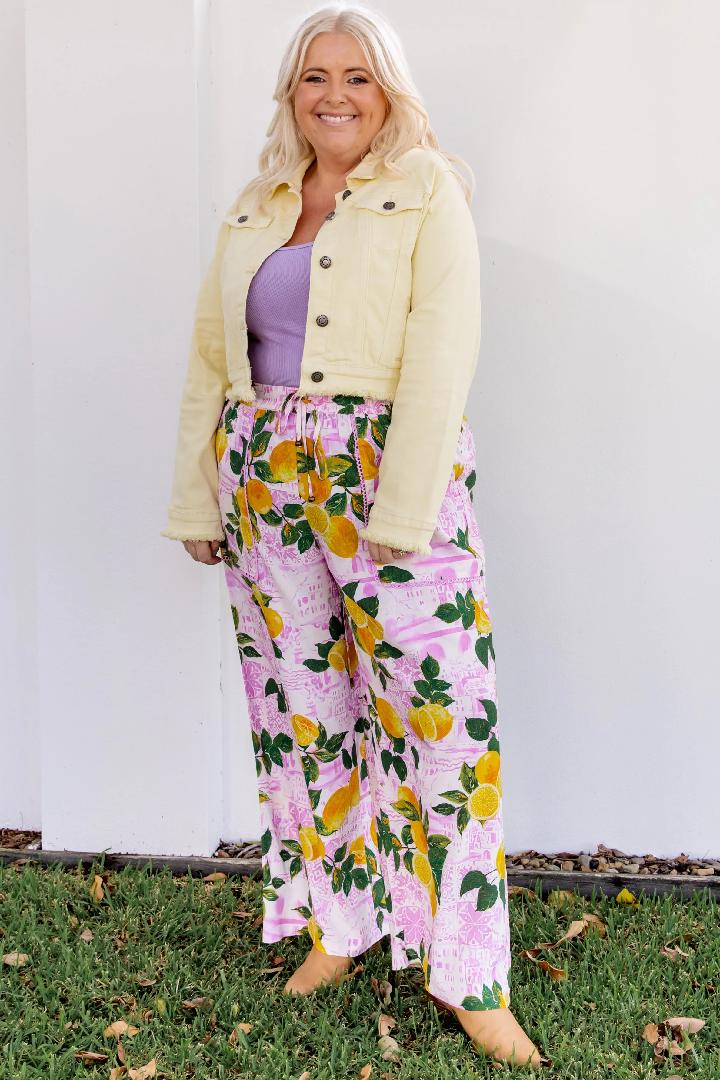 Kenzi Cropped Denim Jacket in Lemon Butter - Image 11