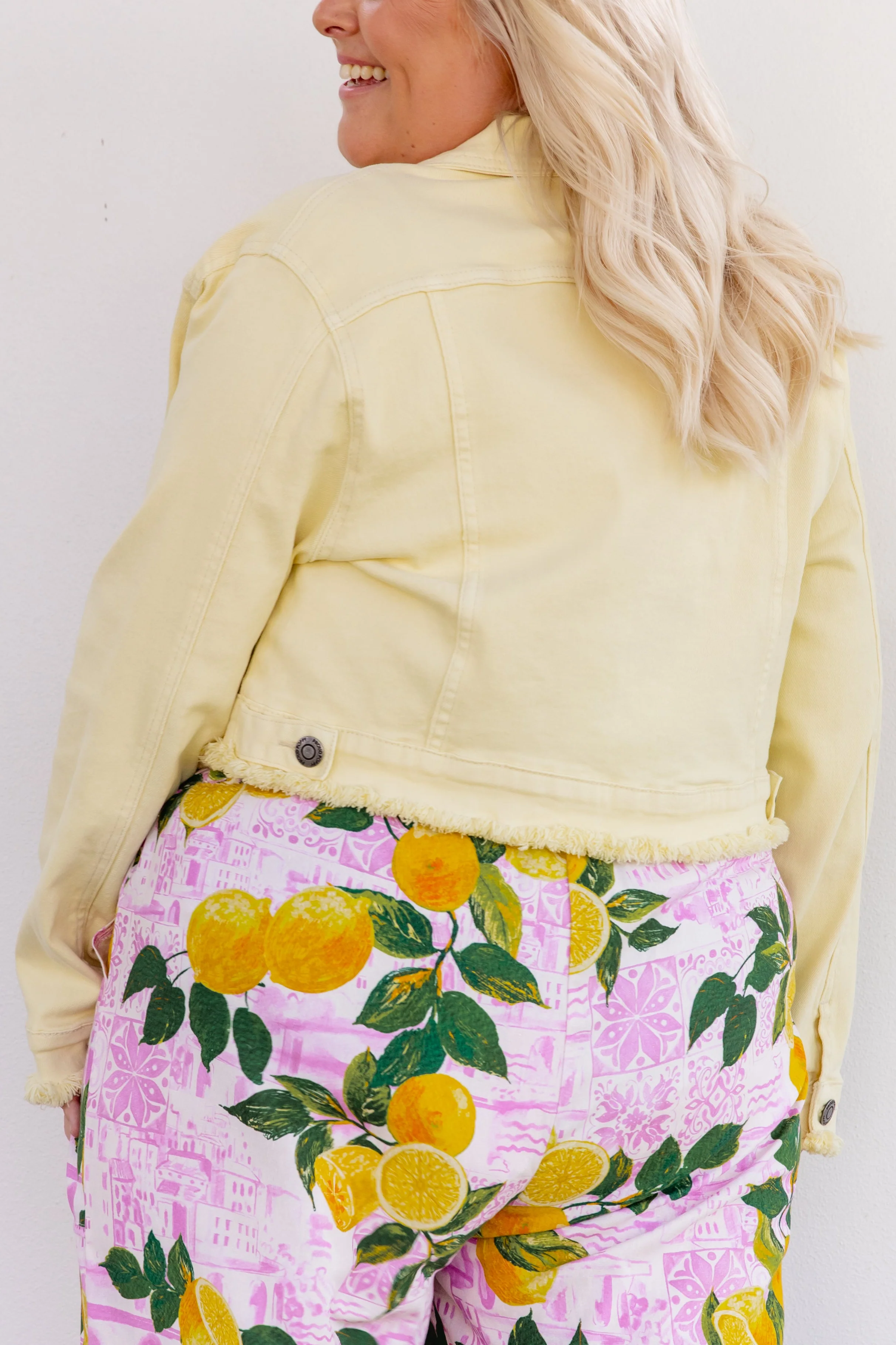 Kenzi Cropped Denim Jacket in Lemon Butter - Image 12