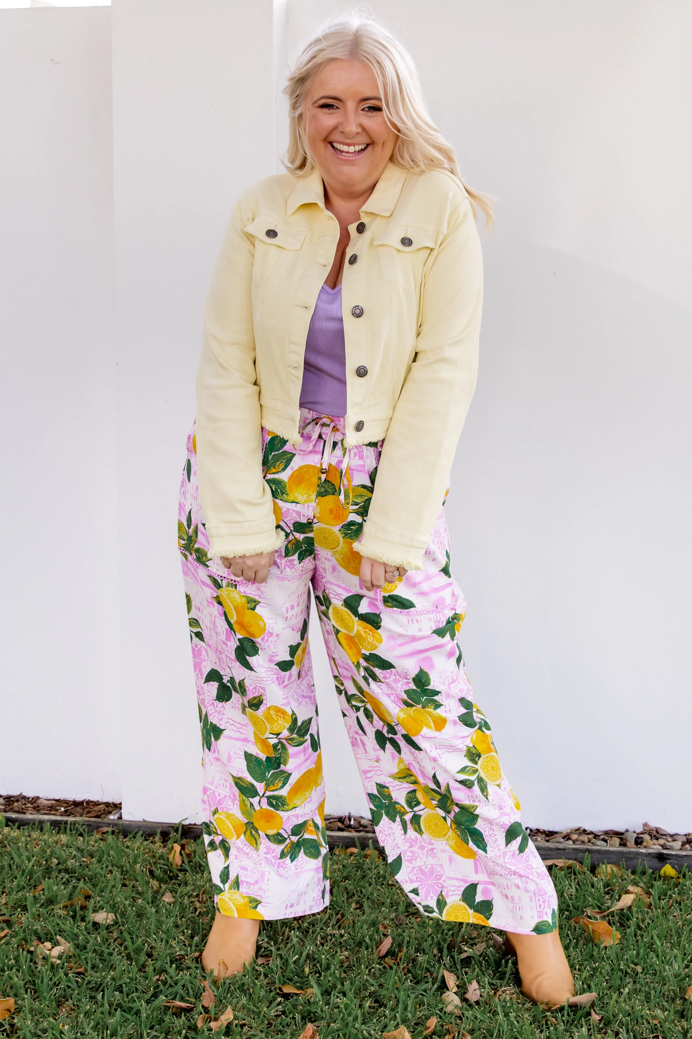 Kenzi Cropped Denim Jacket in Lemon Butter - Image 16