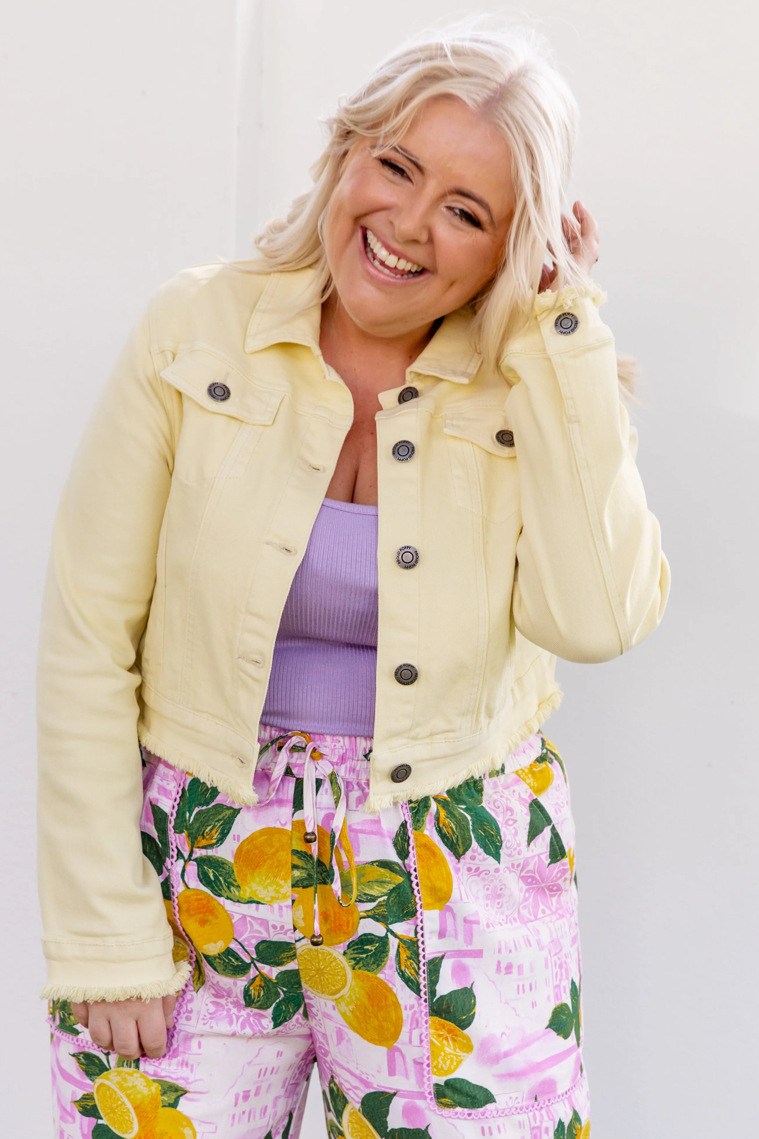 Kenzi Cropped Denim Jacket in Lemon Butter - Image 21