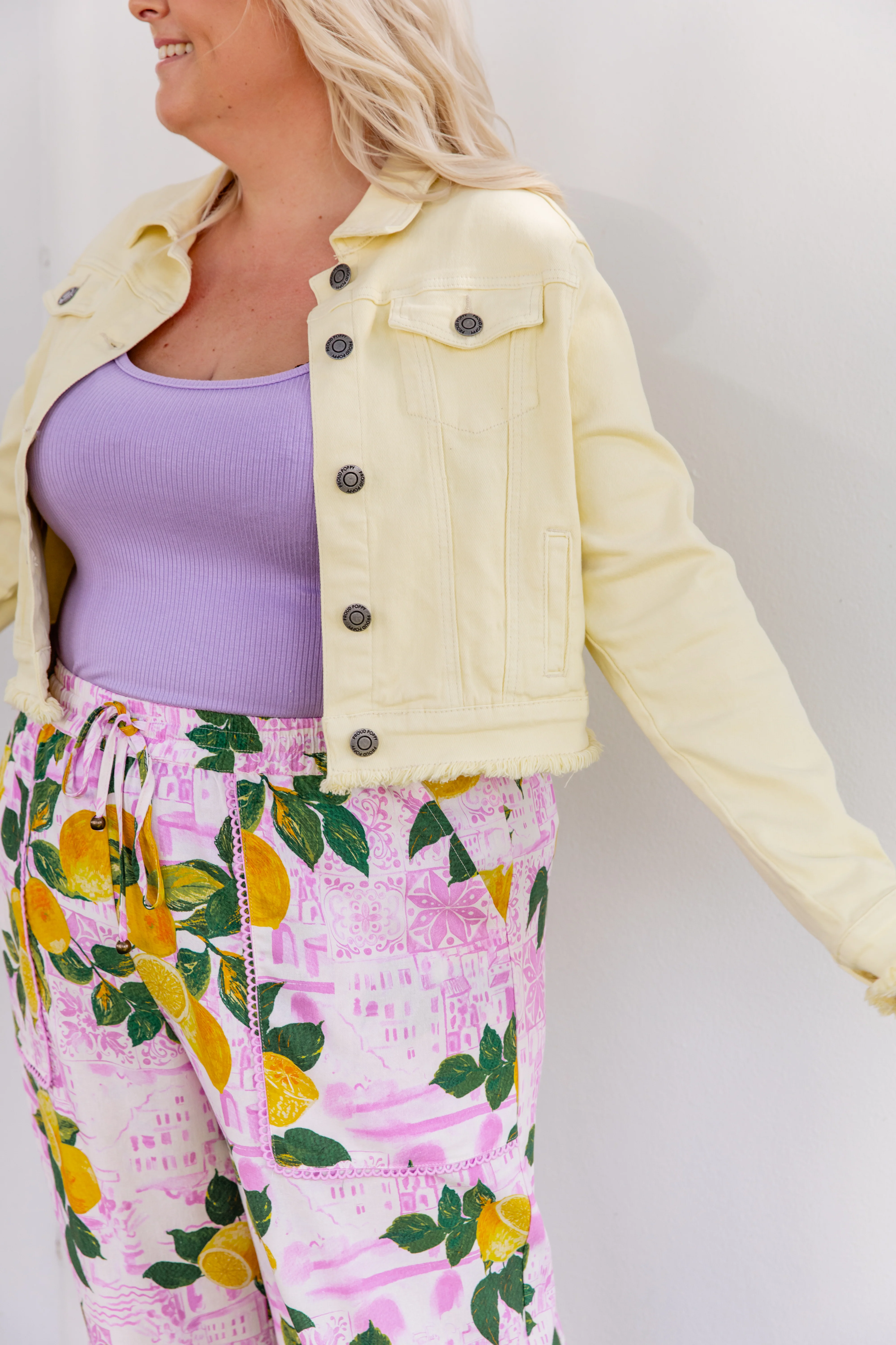 Kenzi Cropped Denim Jacket in Lemon Butter - Image 26