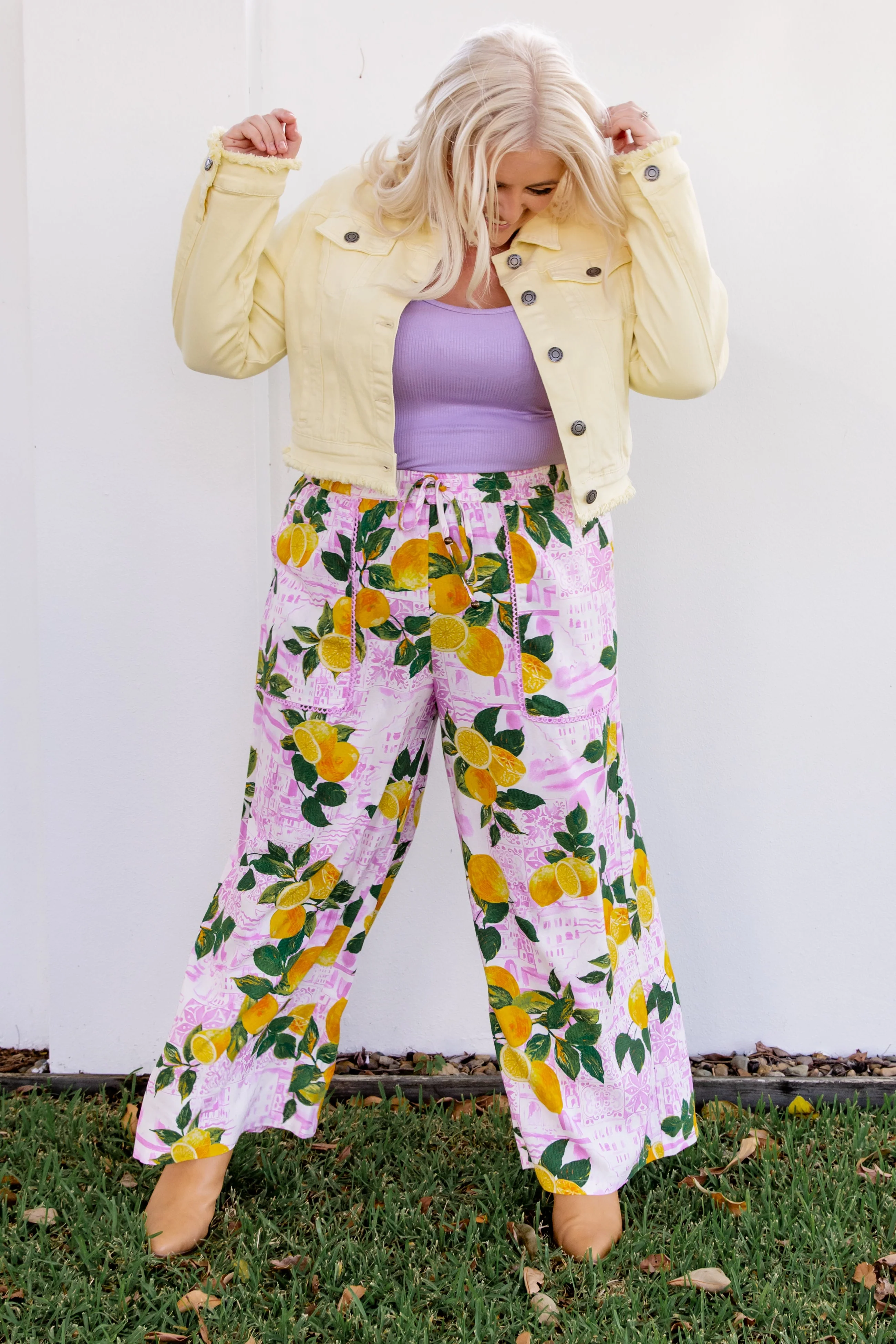 Kenzi Cropped Denim Jacket in Lemon Butter - Image 5
