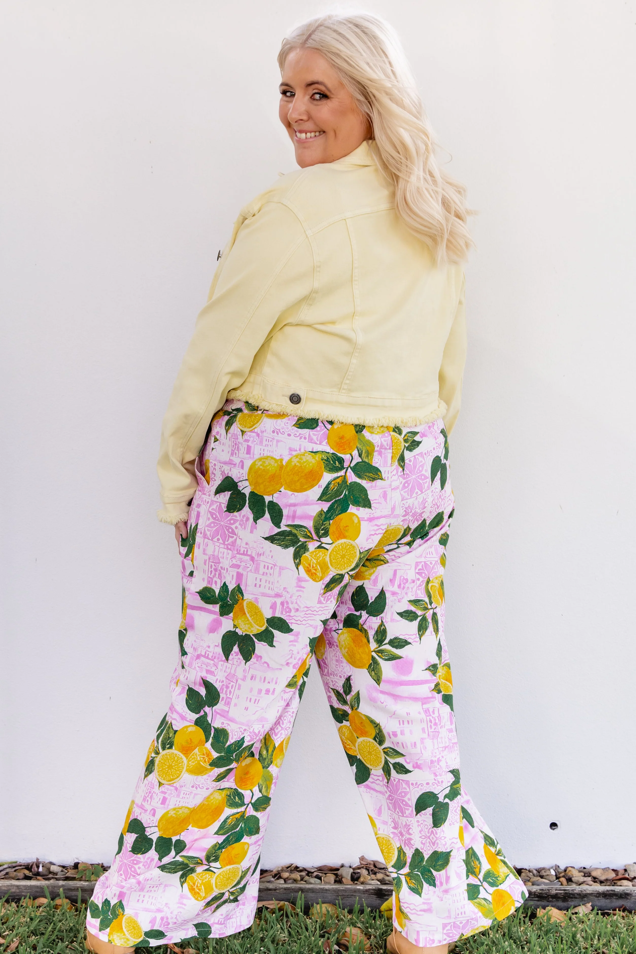 Kenzi Cropped Denim Jacket in Lemon Butter - Image 8