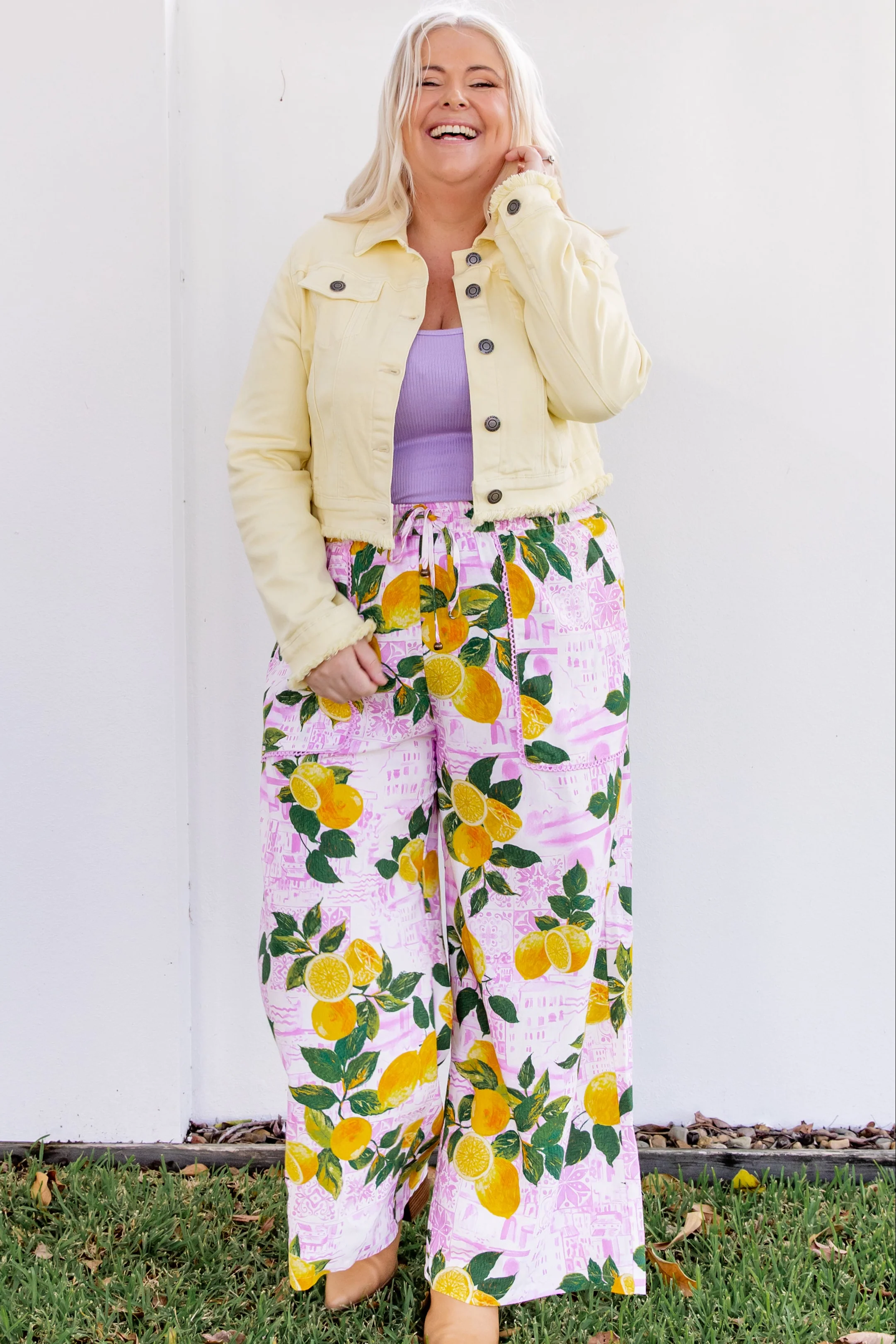 Kenzi Cropped Denim Jacket in Lemon Butter - Image 9