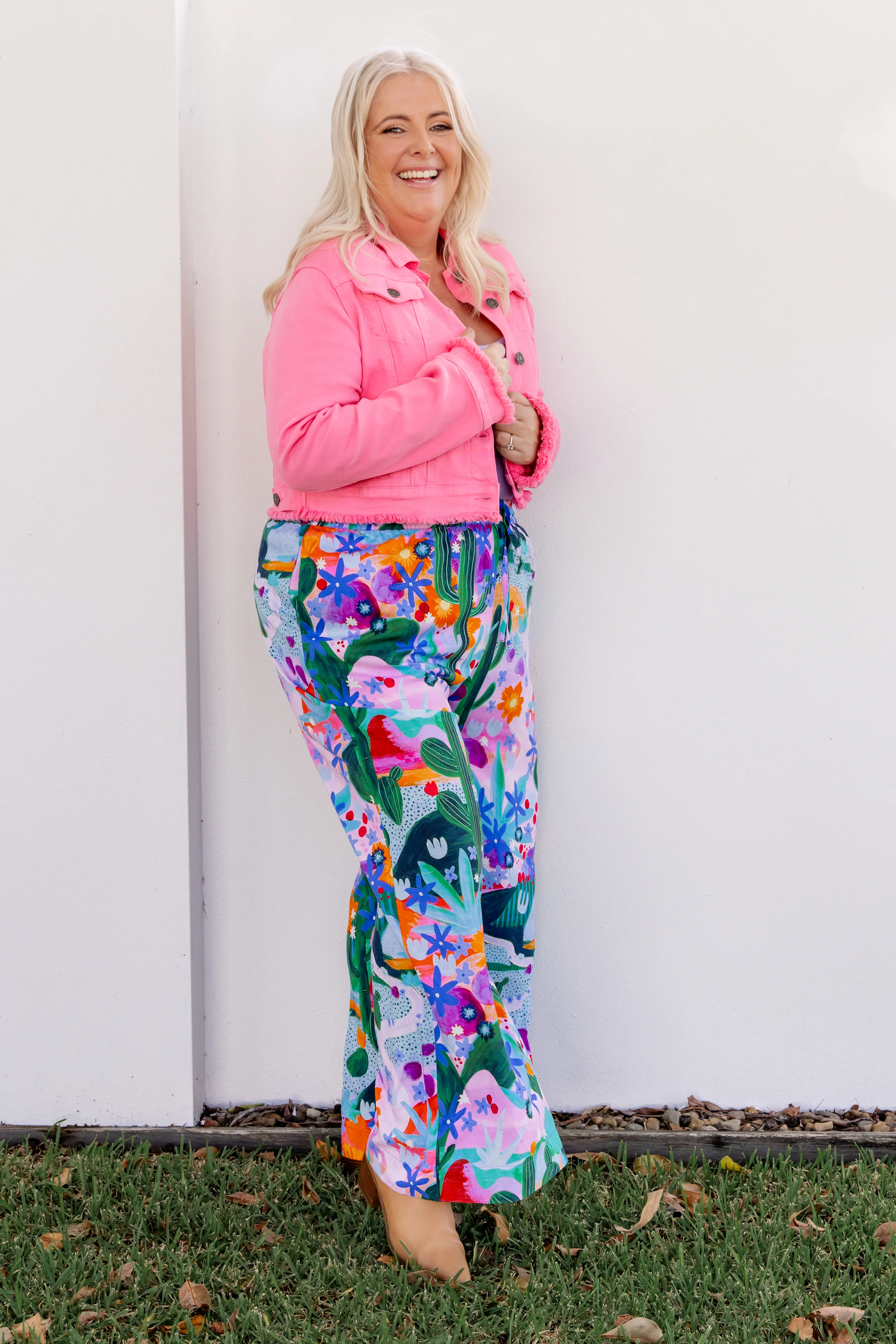 Kenzi Cropped Denim Jacket in Pink - Image 12