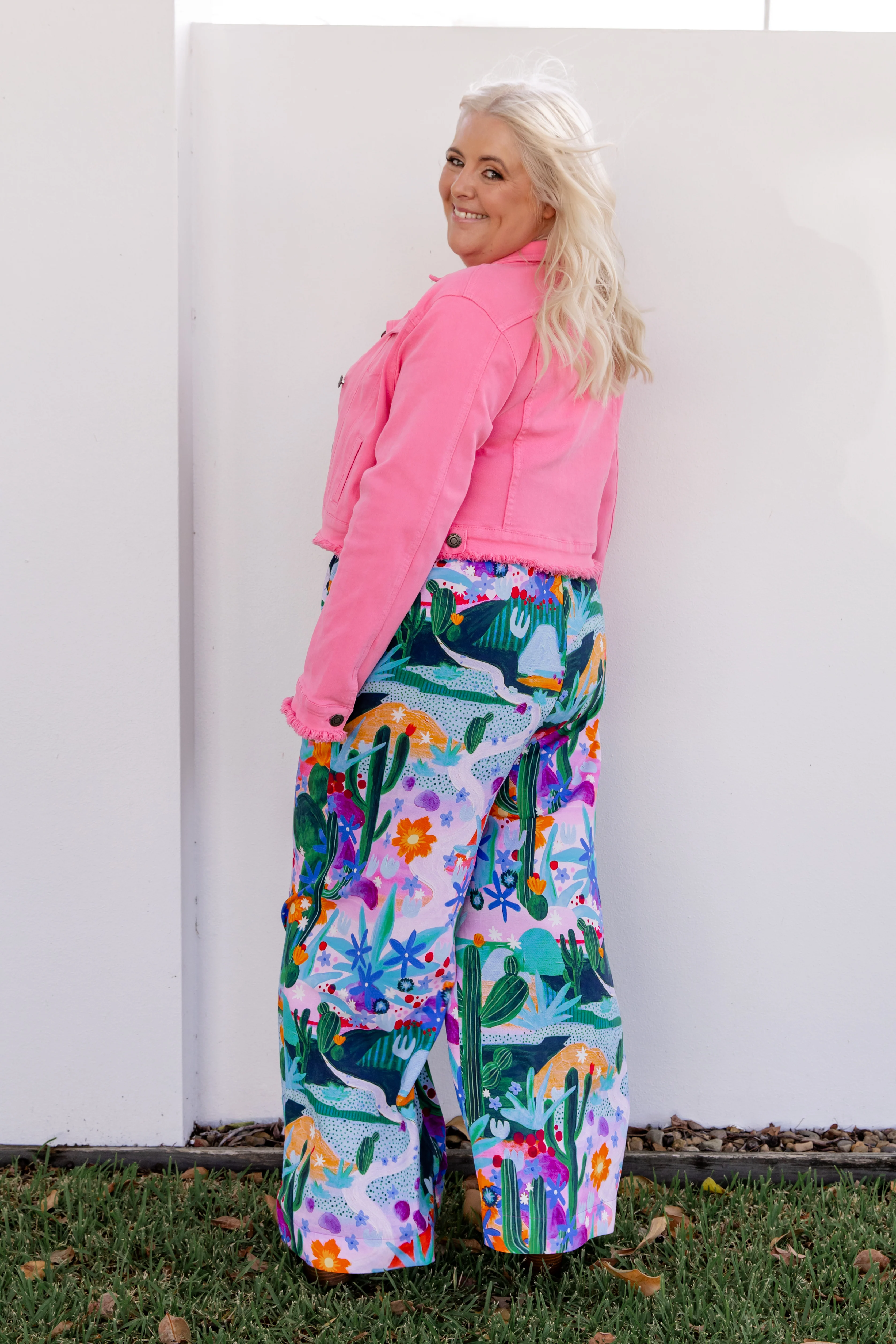 Kenzi Cropped Denim Jacket in Pink - Image 15