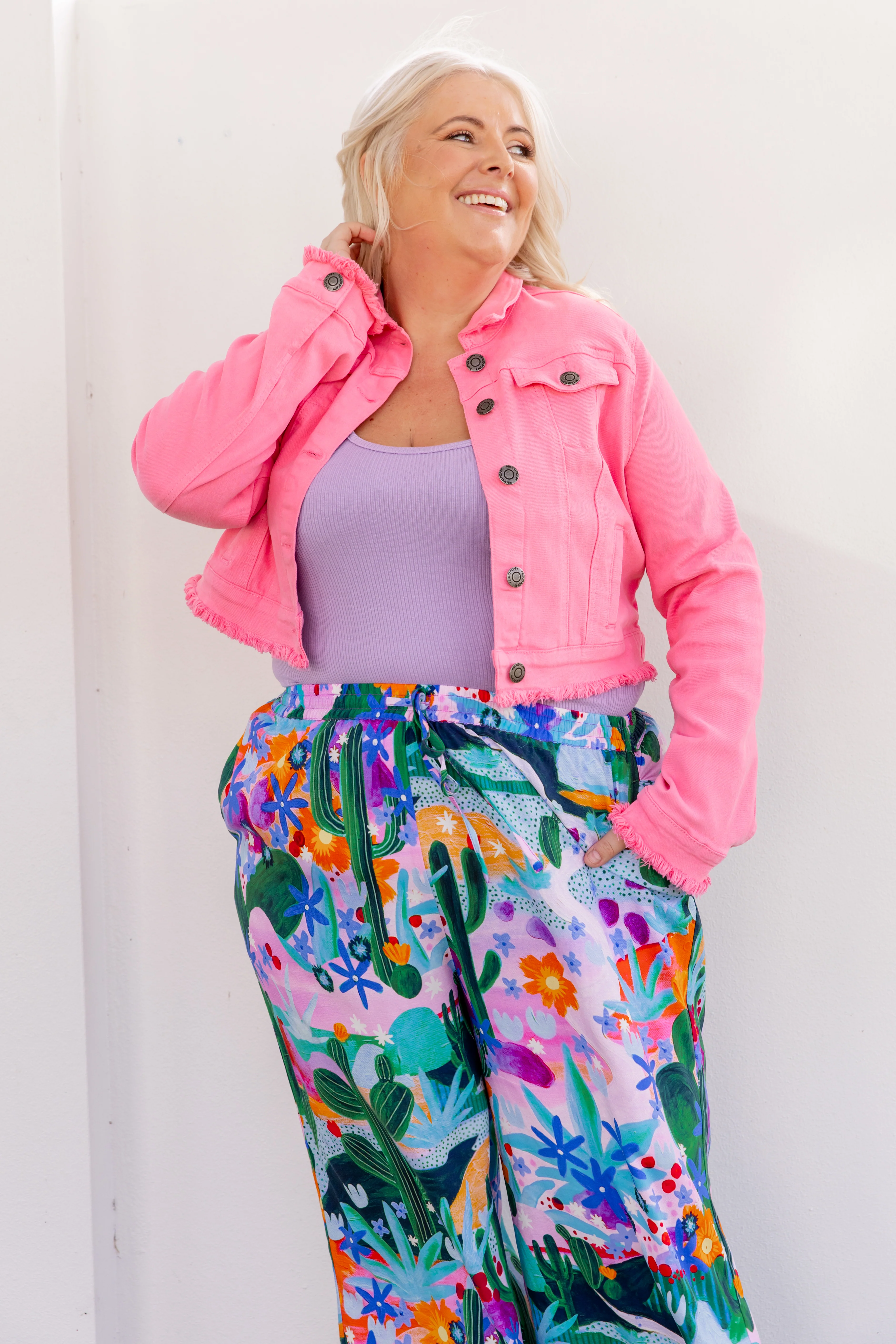 Kenzi Cropped Denim Jacket in Pink - Image 18