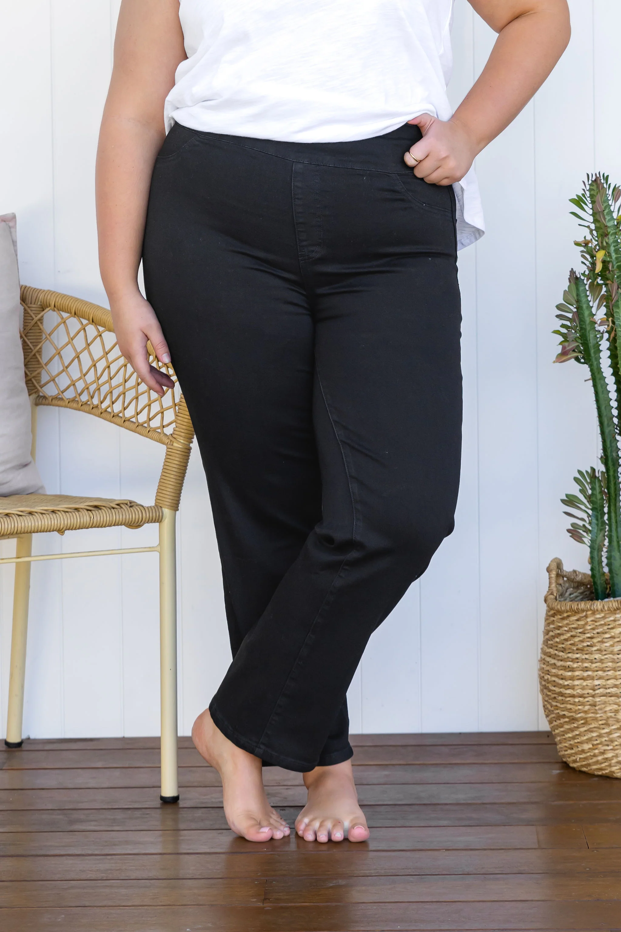 Lara Pull on Jeans in Black - Image 2