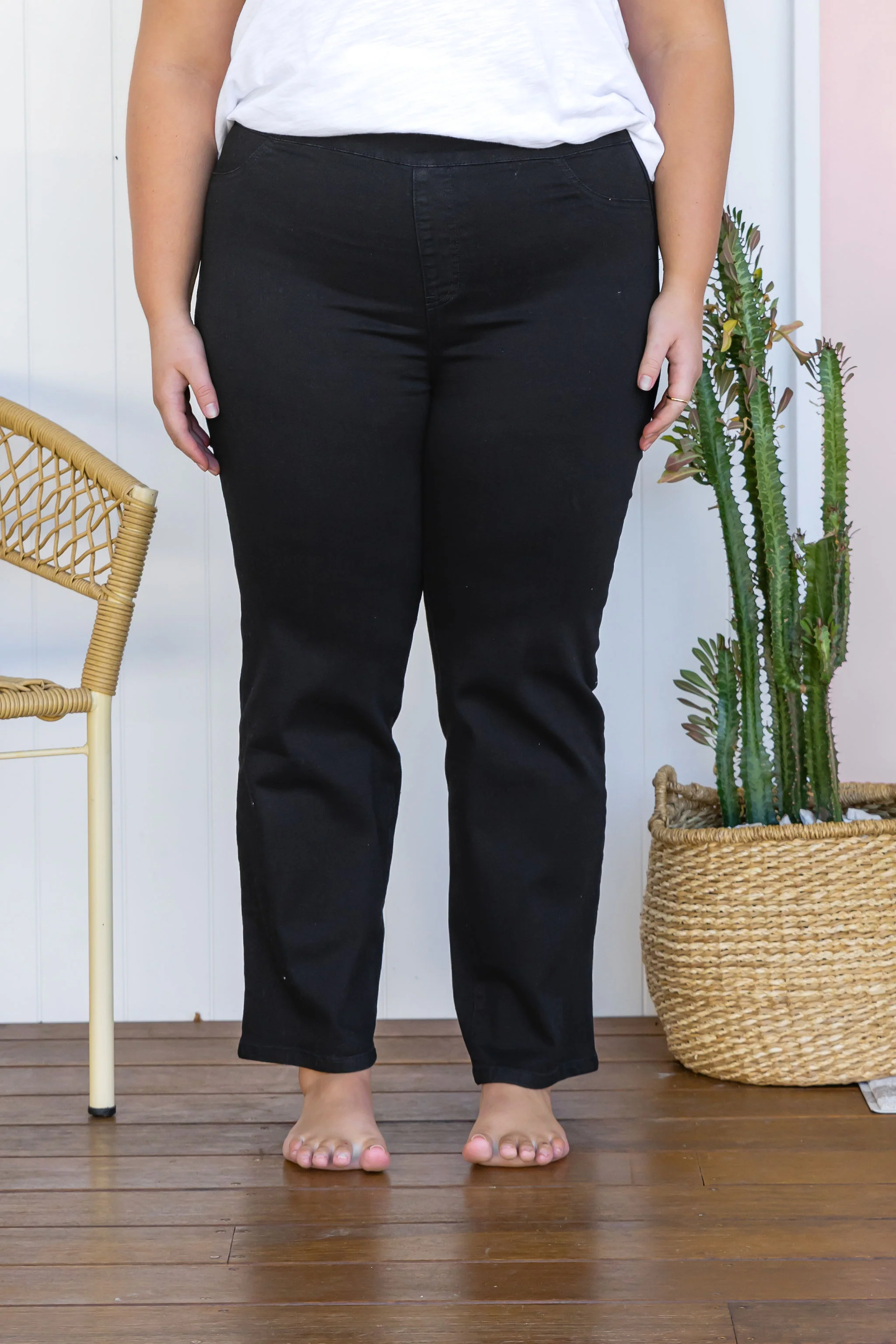 Lara Pull on Jeans in Black - Image 5