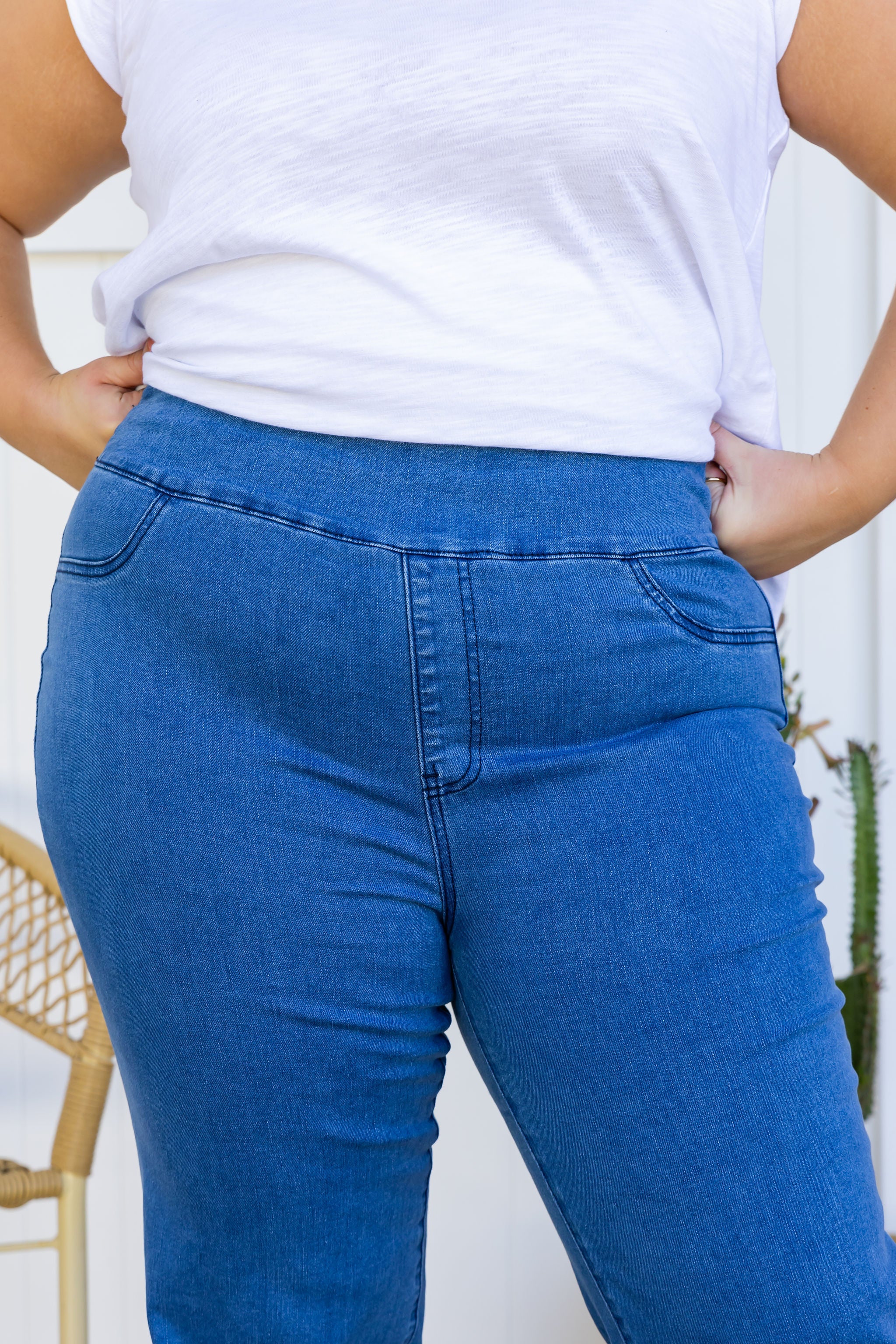 Lara Pull on Jeans in Mid Blue - Image 14
