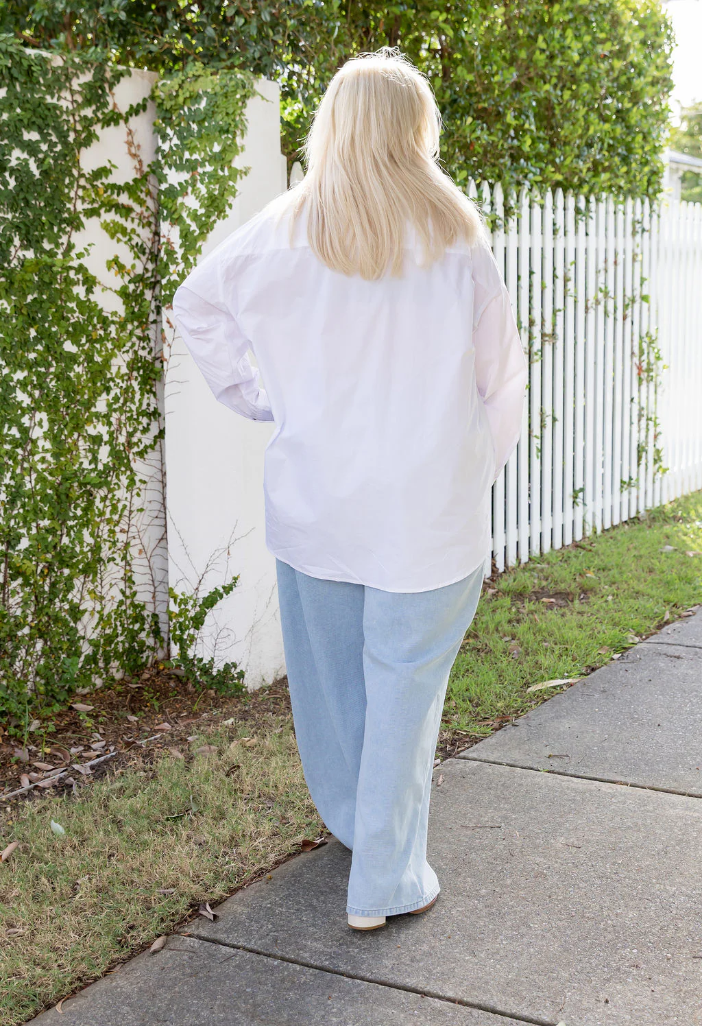 Lula Oversized Shirt in White - Image 12