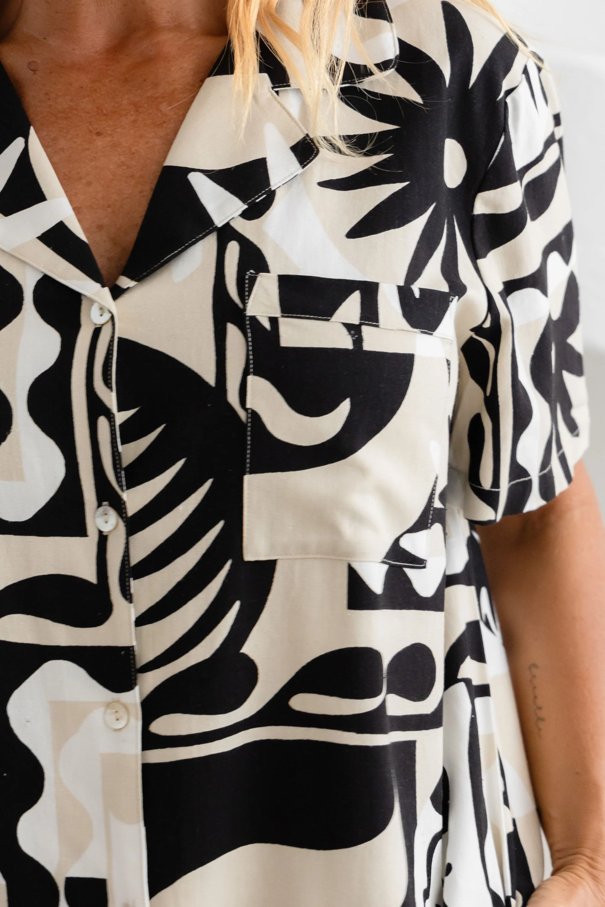 Marley Linen Blend Shirt in Neptune - Image 9