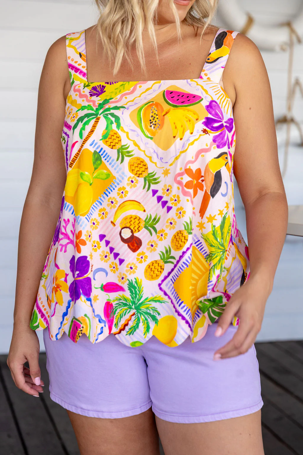 Nellie Linen Blend Scallop Hem Top in Toucan Paradise