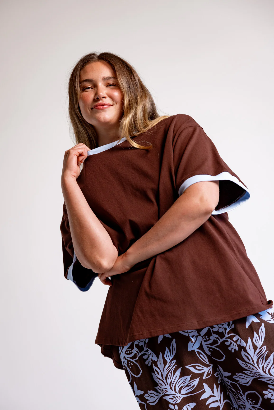 Nikita Heavyweight Cotton Tee in Chocolate Brown & Blue Contrast - Image 10