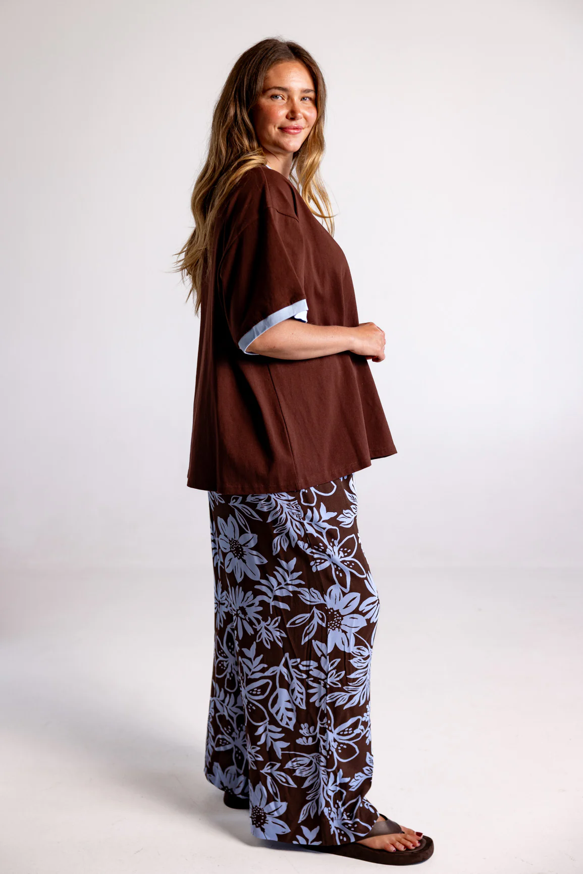 Nikita Heavyweight Cotton Tee in Chocolate Brown & Blue Contrast - Image 11