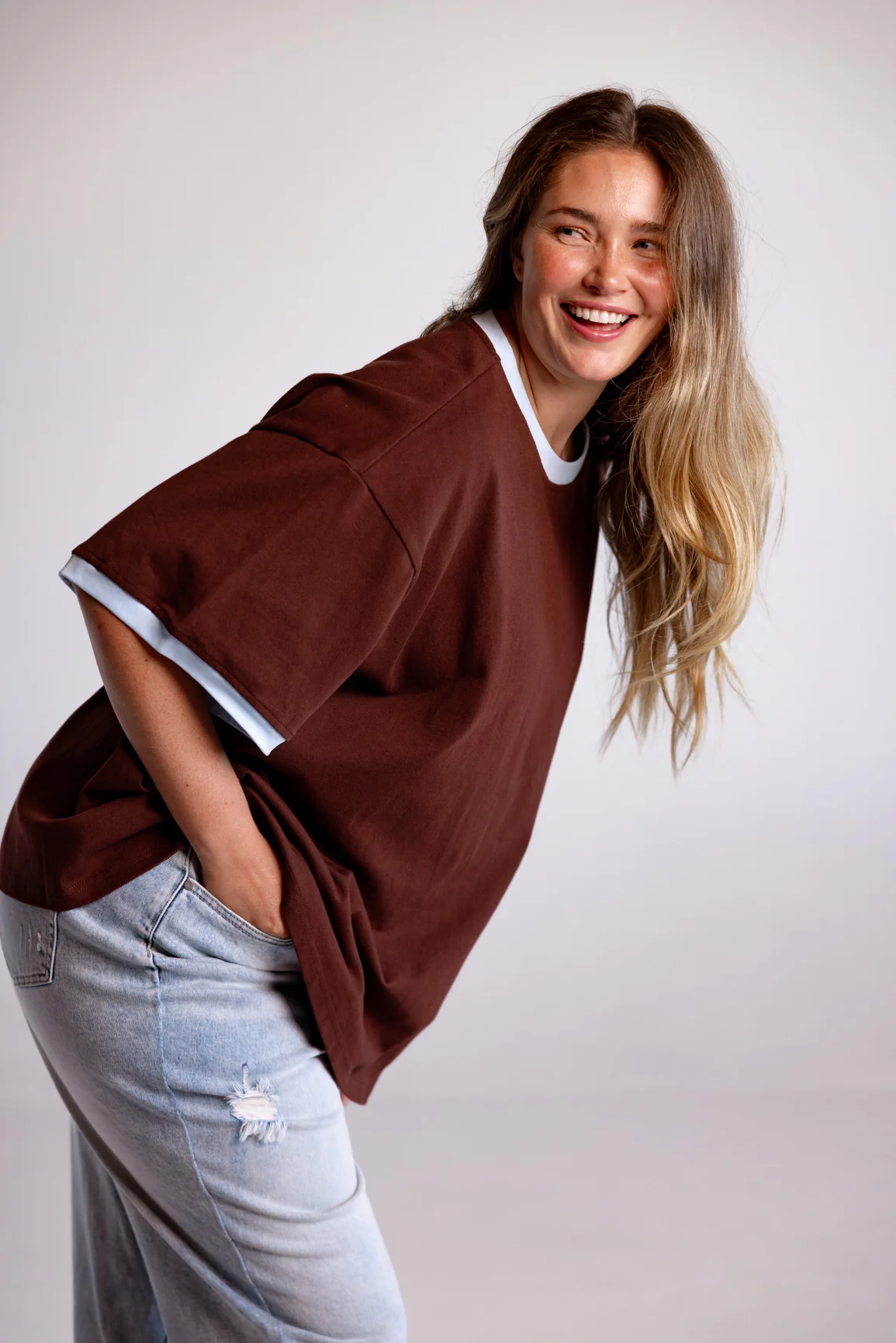 Nikita Heavyweight Cotton Tee in Chocolate Brown & Blue Contrast - Image 6