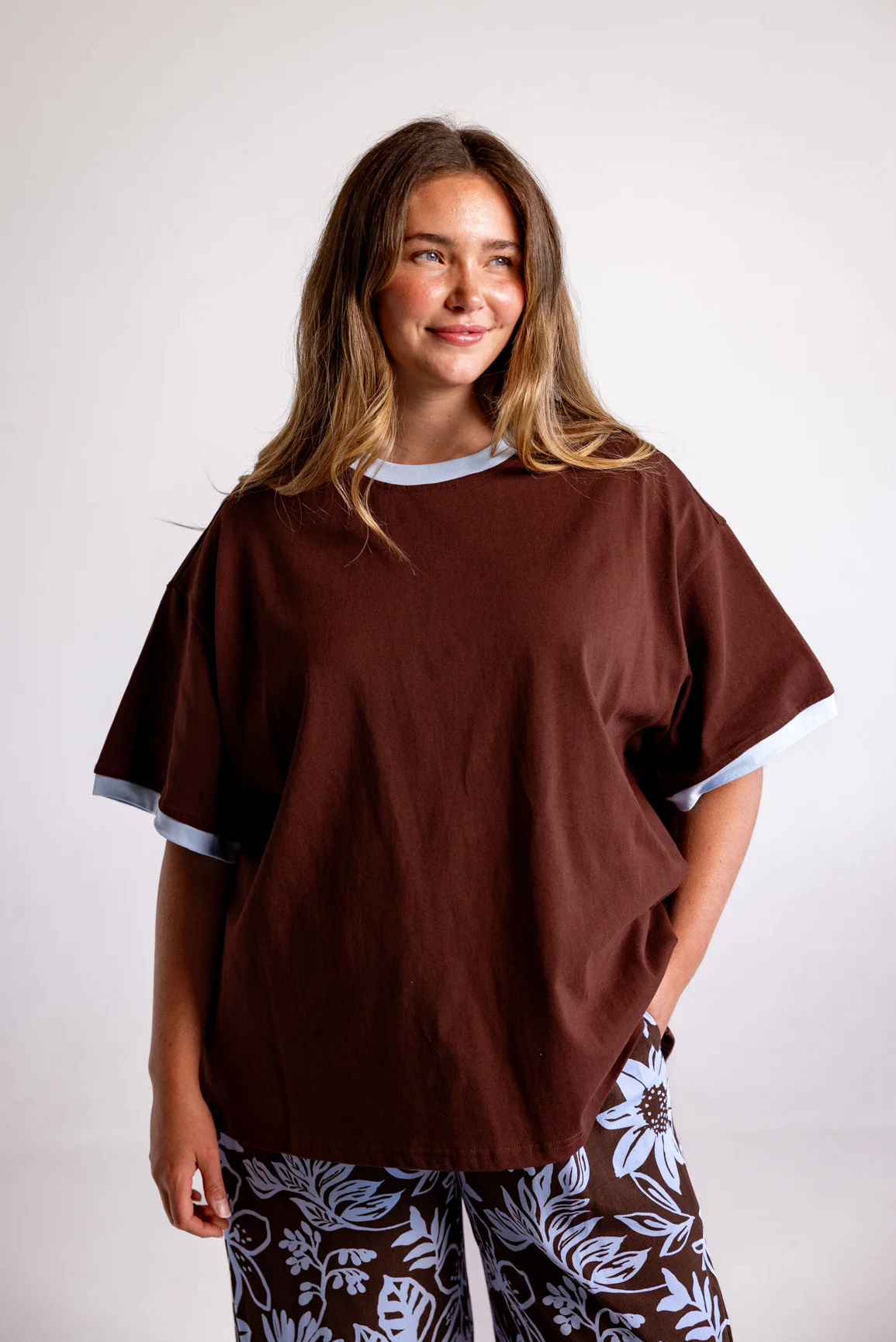 Nikita Heavyweight Cotton Tee in Chocolate Brown & Blue Contrast - Image 7