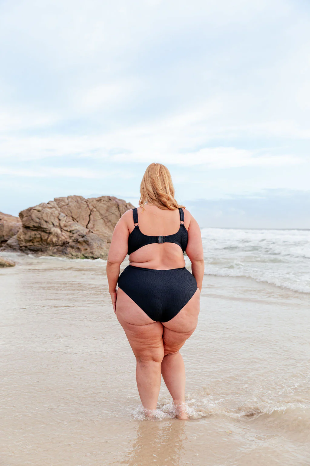 Miami Bikini Pants in Black - Image 17
